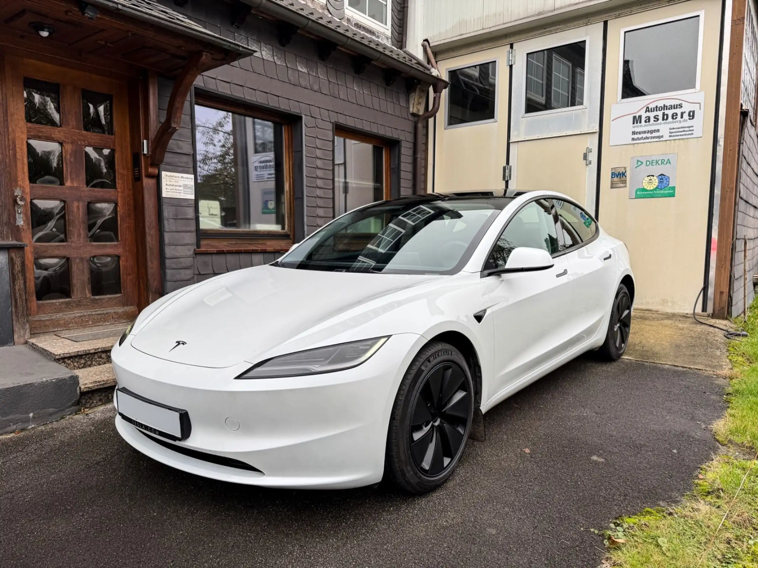 Tesla - Model 3