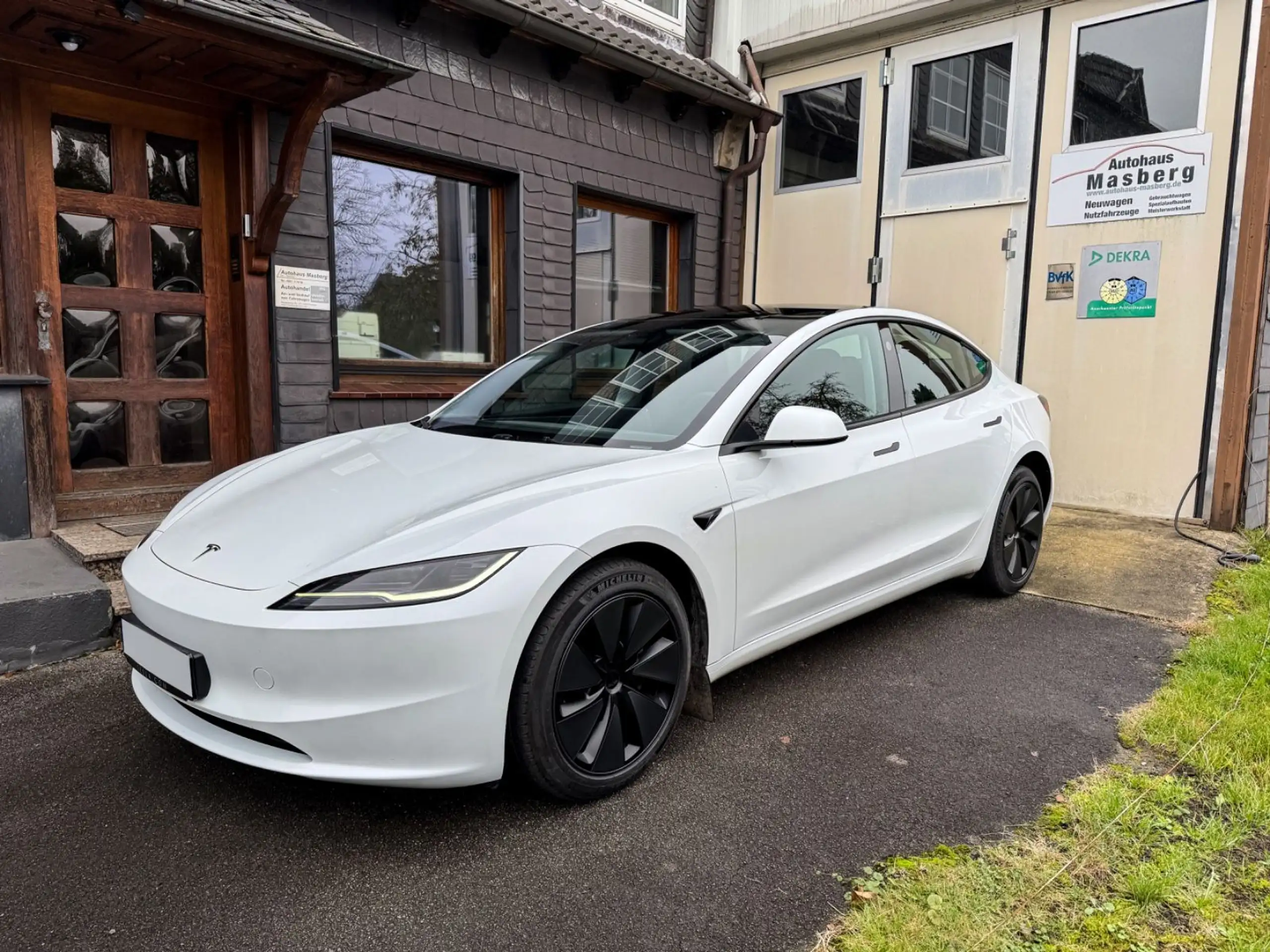 Tesla - Model 3