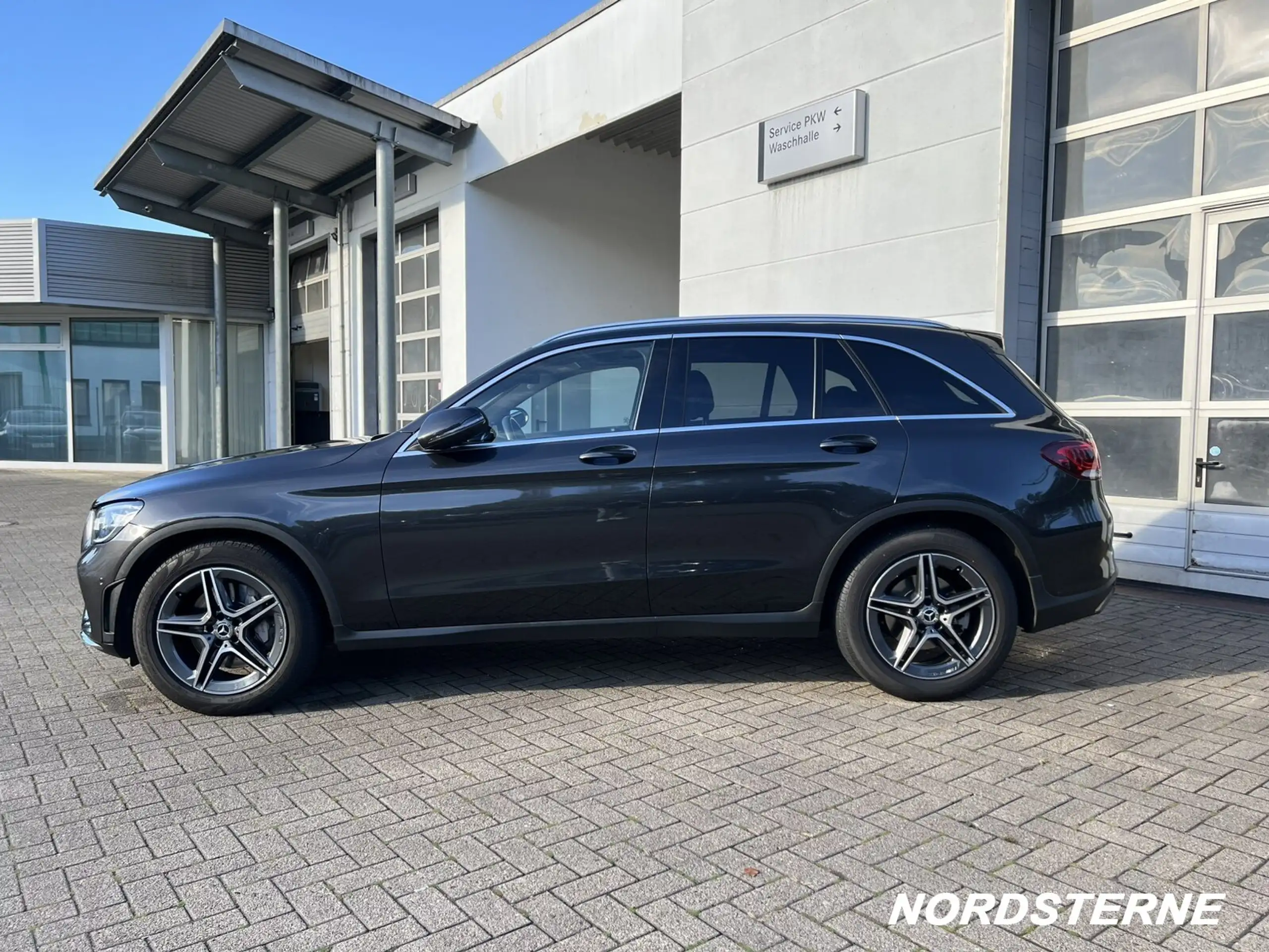 Mercedes-Benz - GLC 220