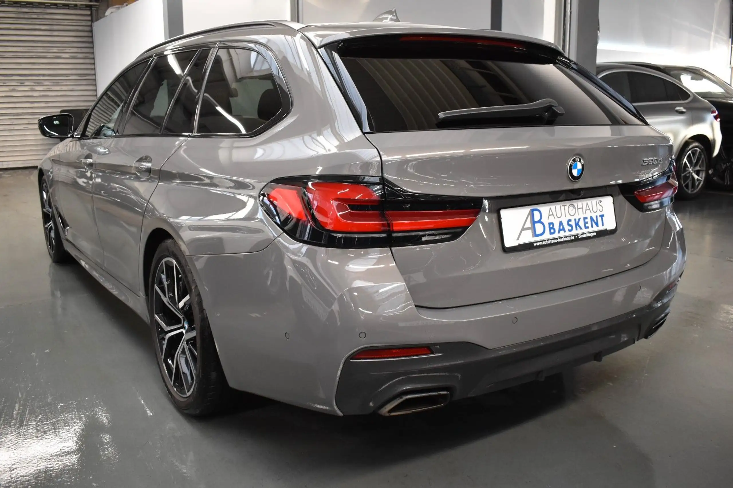 BMW - 530