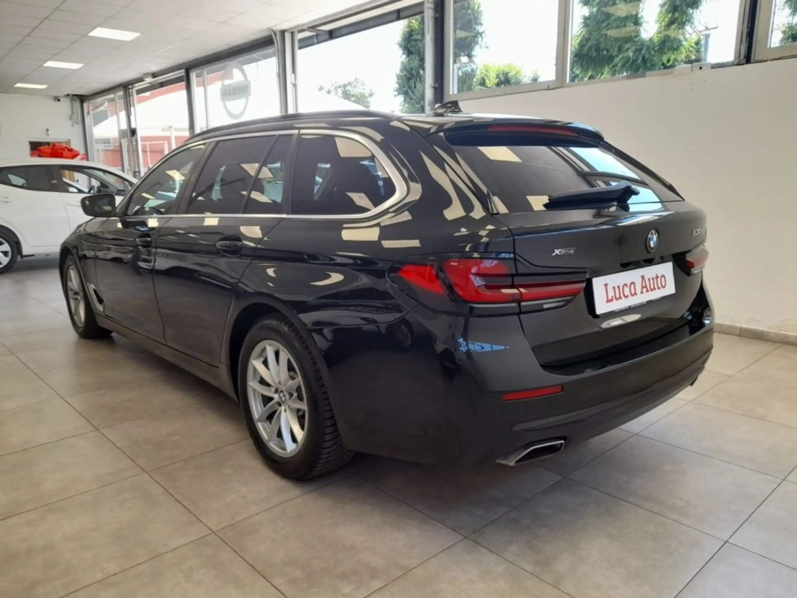 BMW - 530