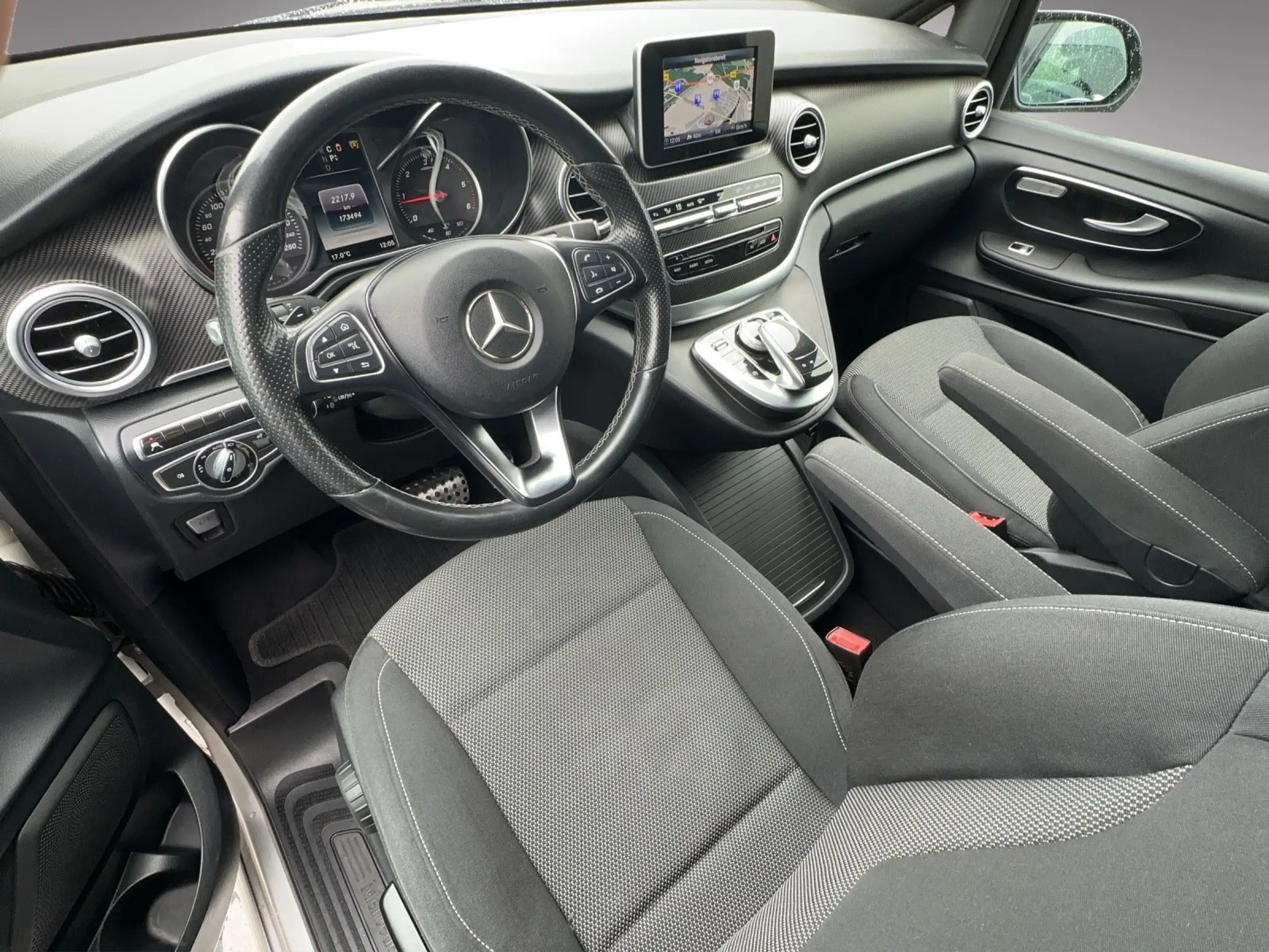 Mercedes-Benz - V 250