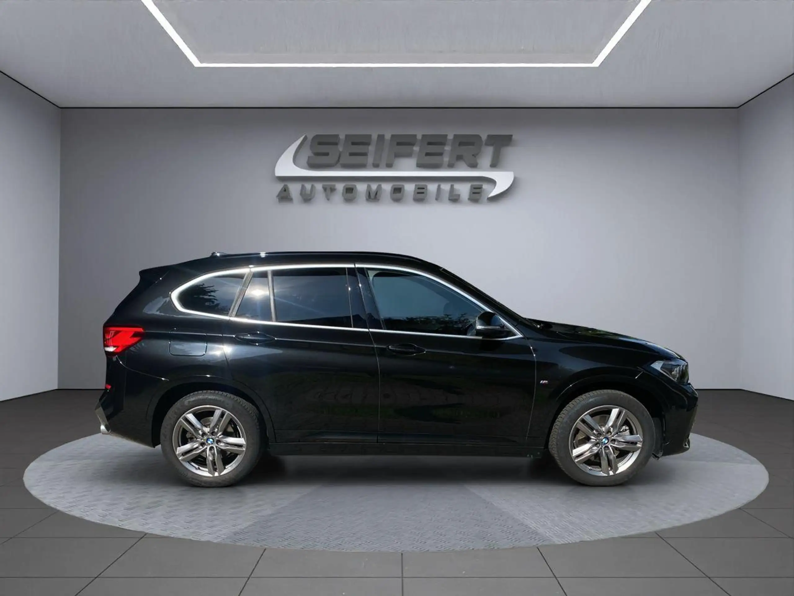 BMW - X1