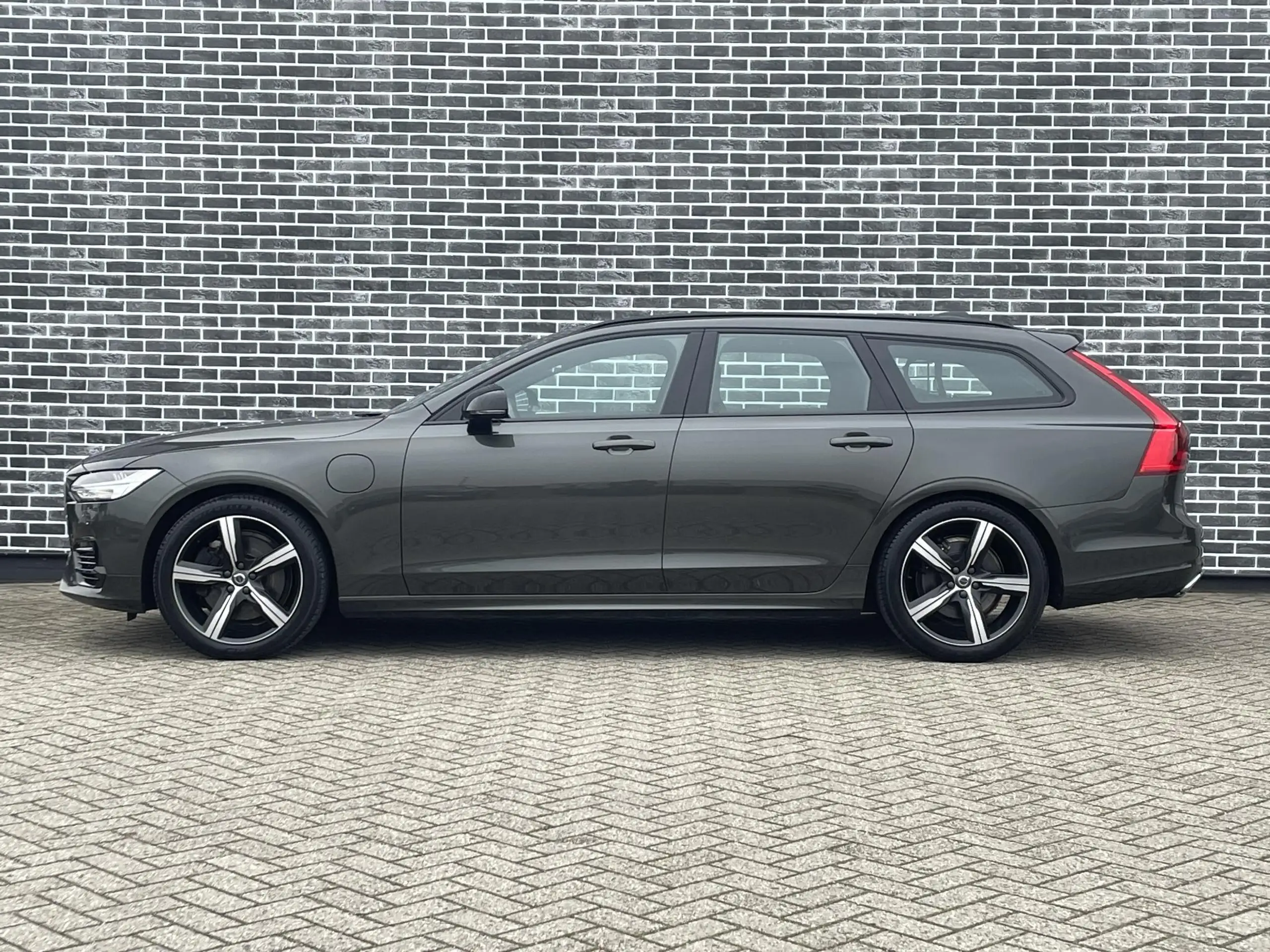 Volvo - V90