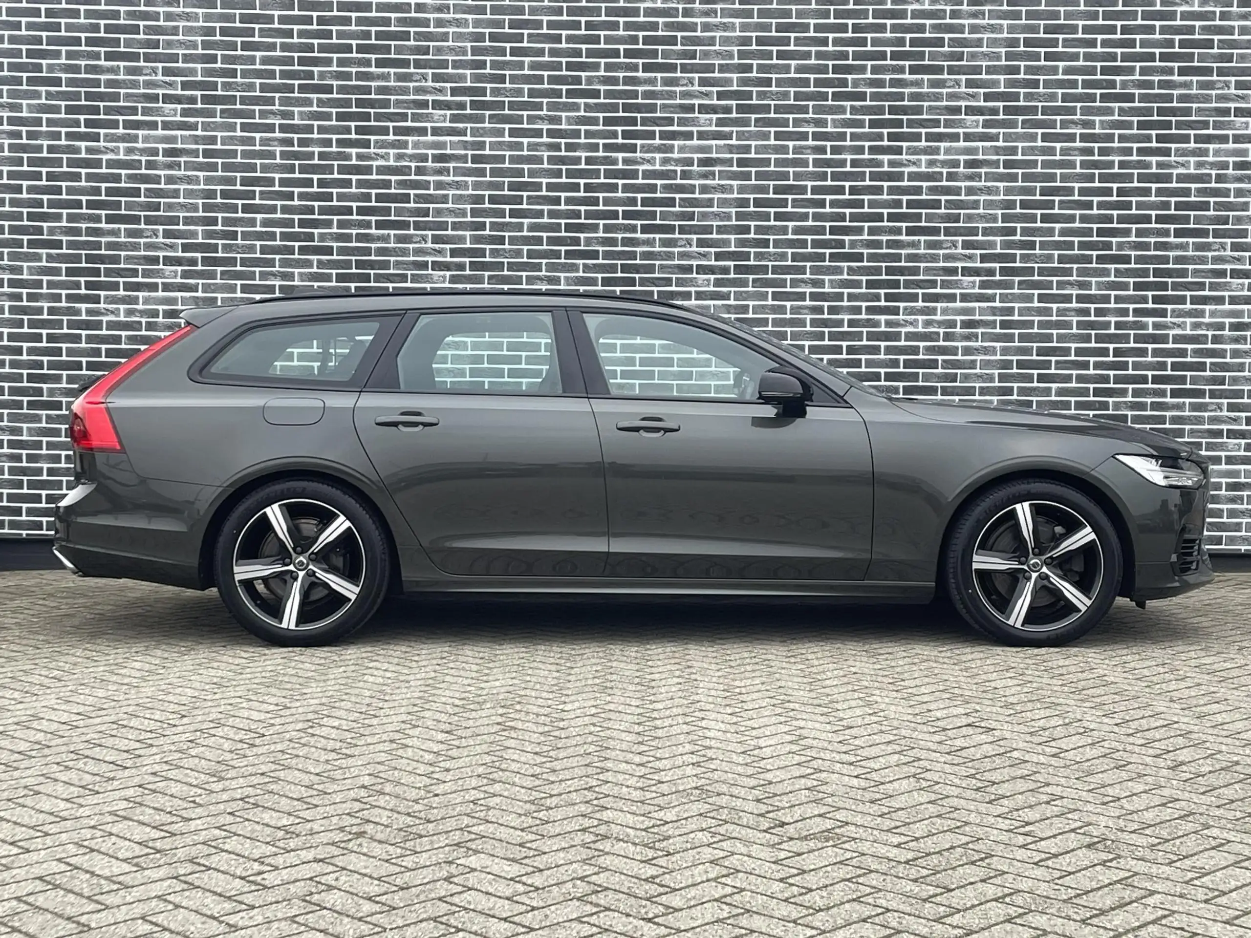 Volvo - V90