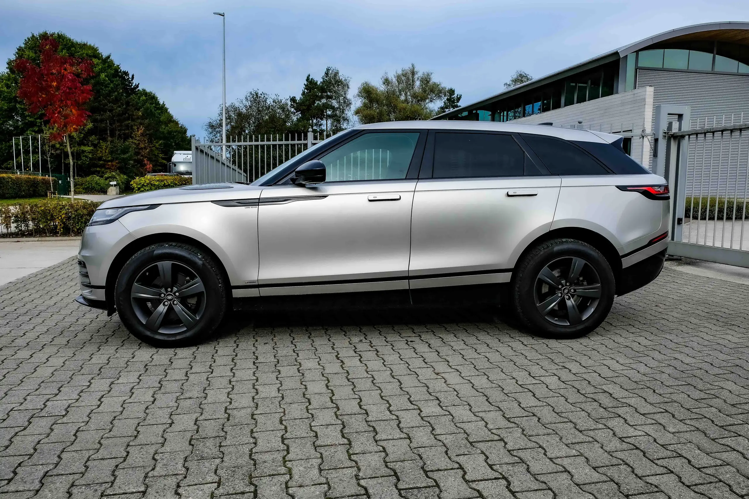 Land Rover - Range Rover Velar