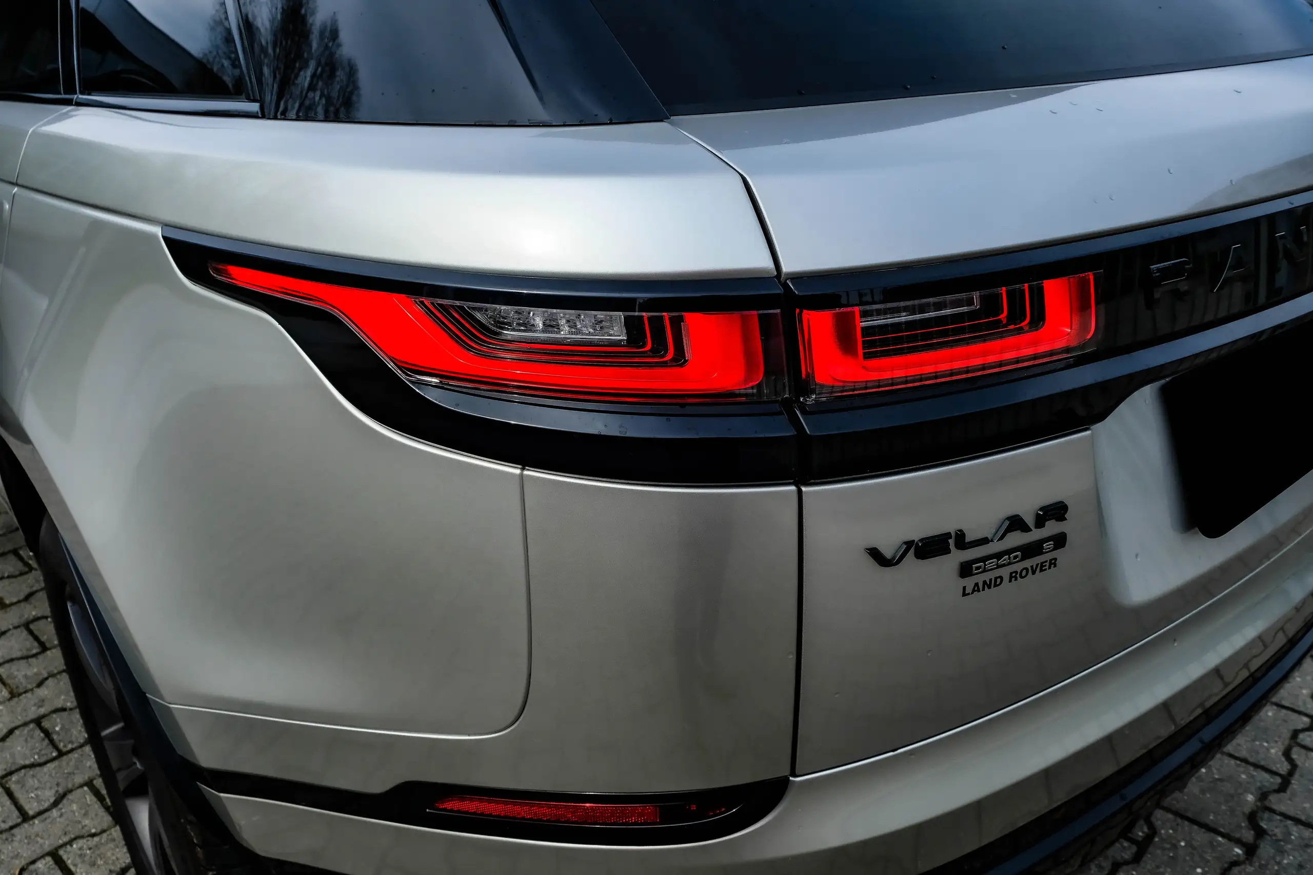 Land Rover - Range Rover Velar