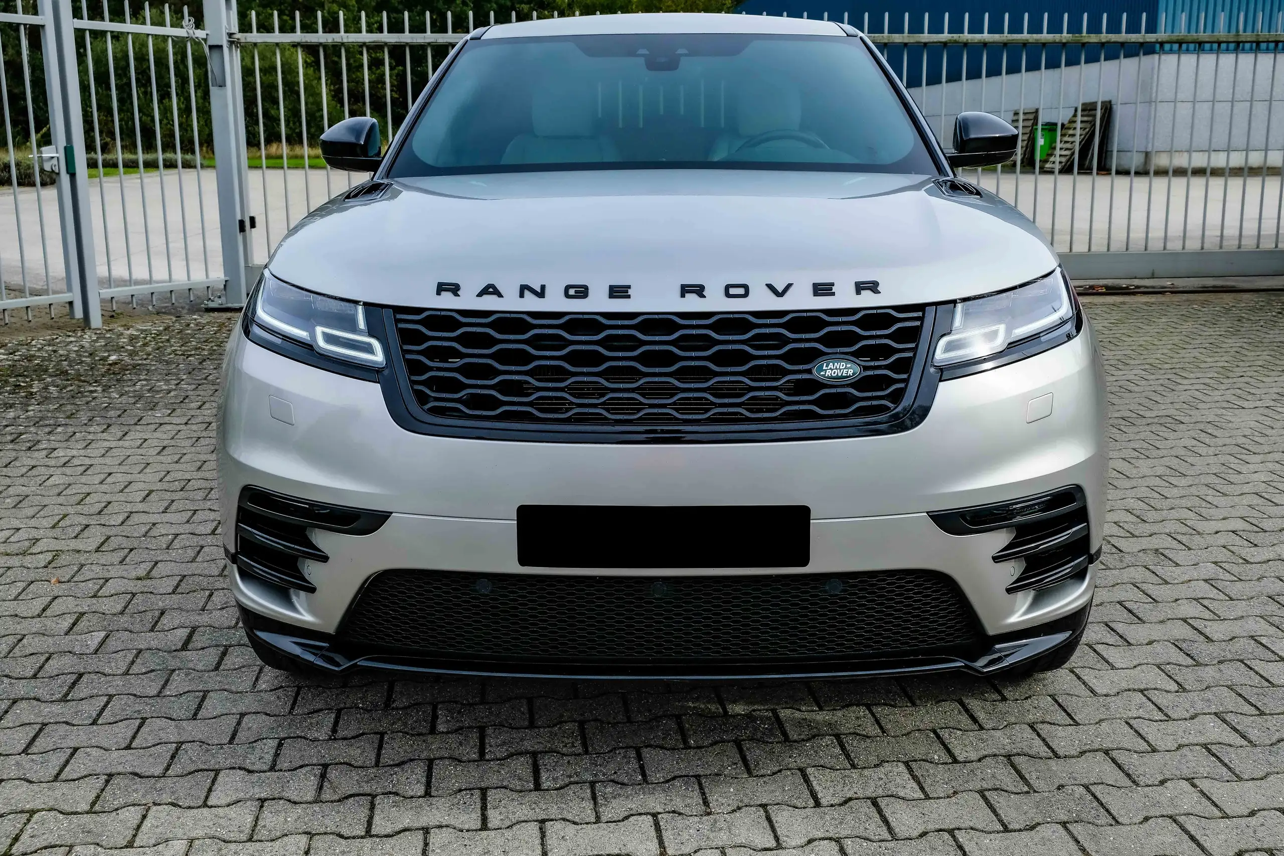 Land Rover - Range Rover Velar