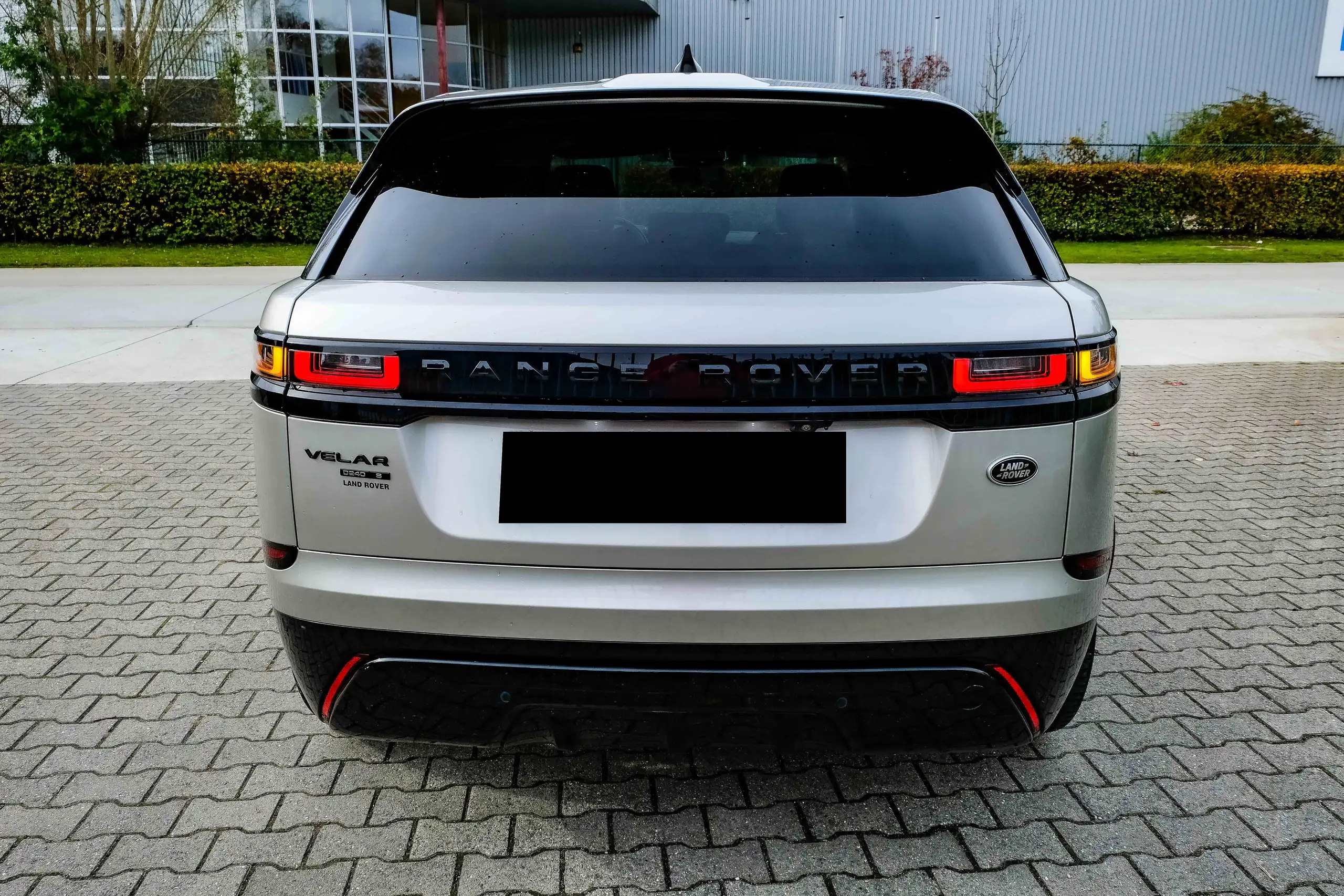 Land Rover - Range Rover Velar