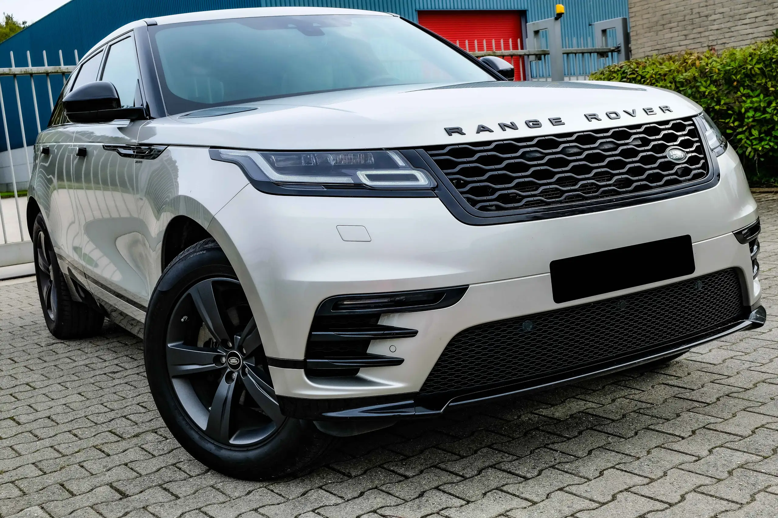 Land Rover - Range Rover Velar