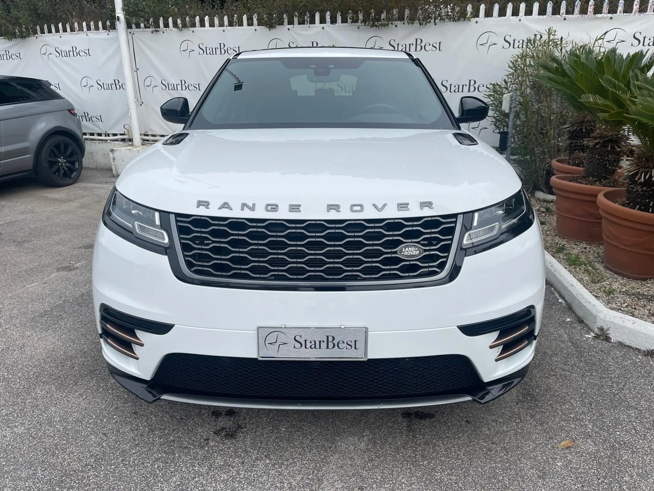 Land Rover - Range Rover Velar