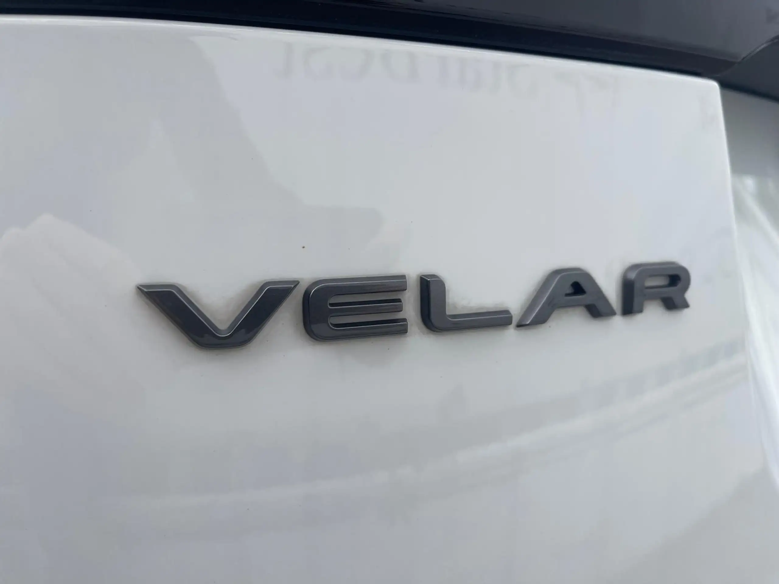 Land Rover - Range Rover Velar