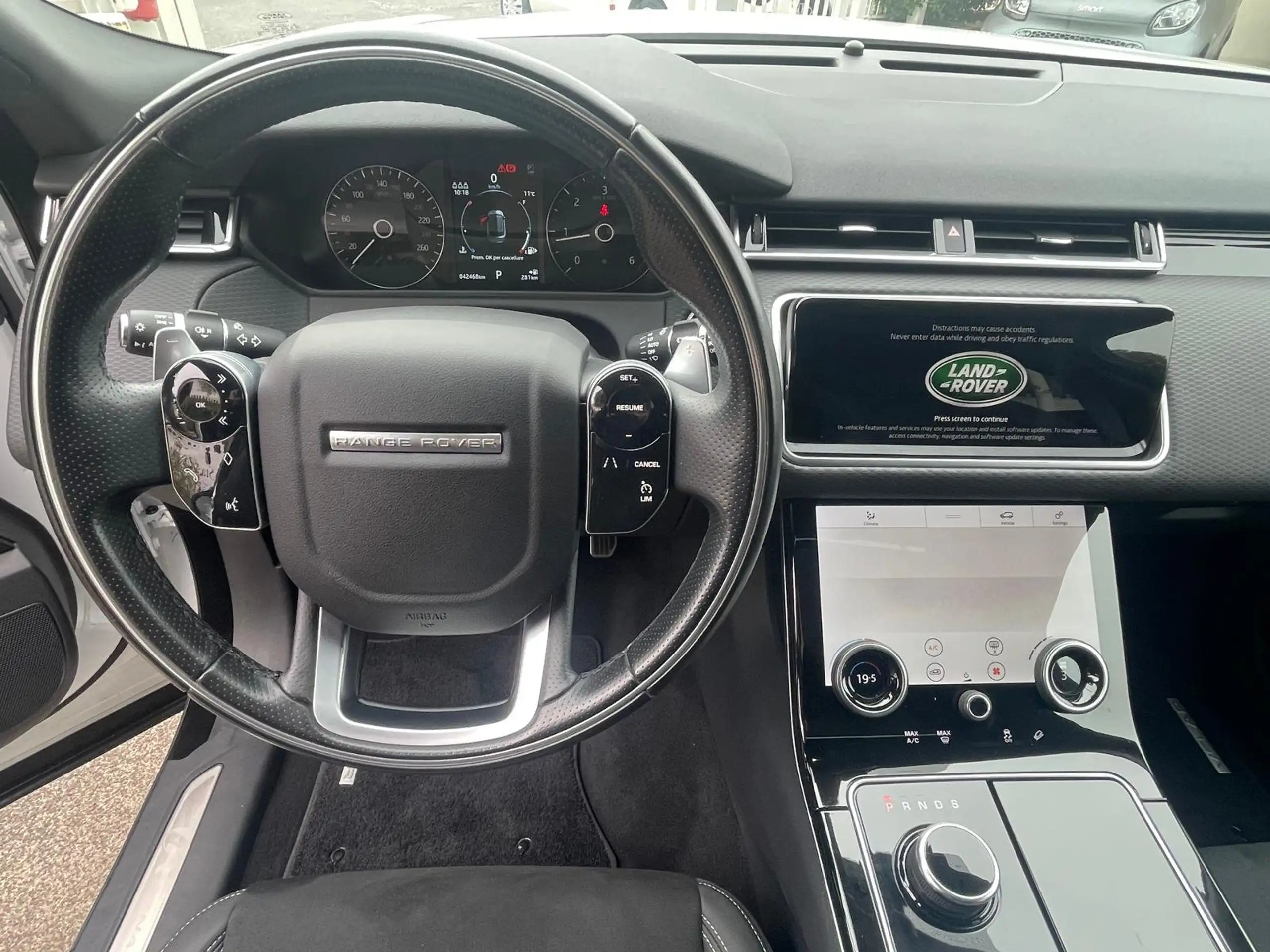 Land Rover - Range Rover Velar