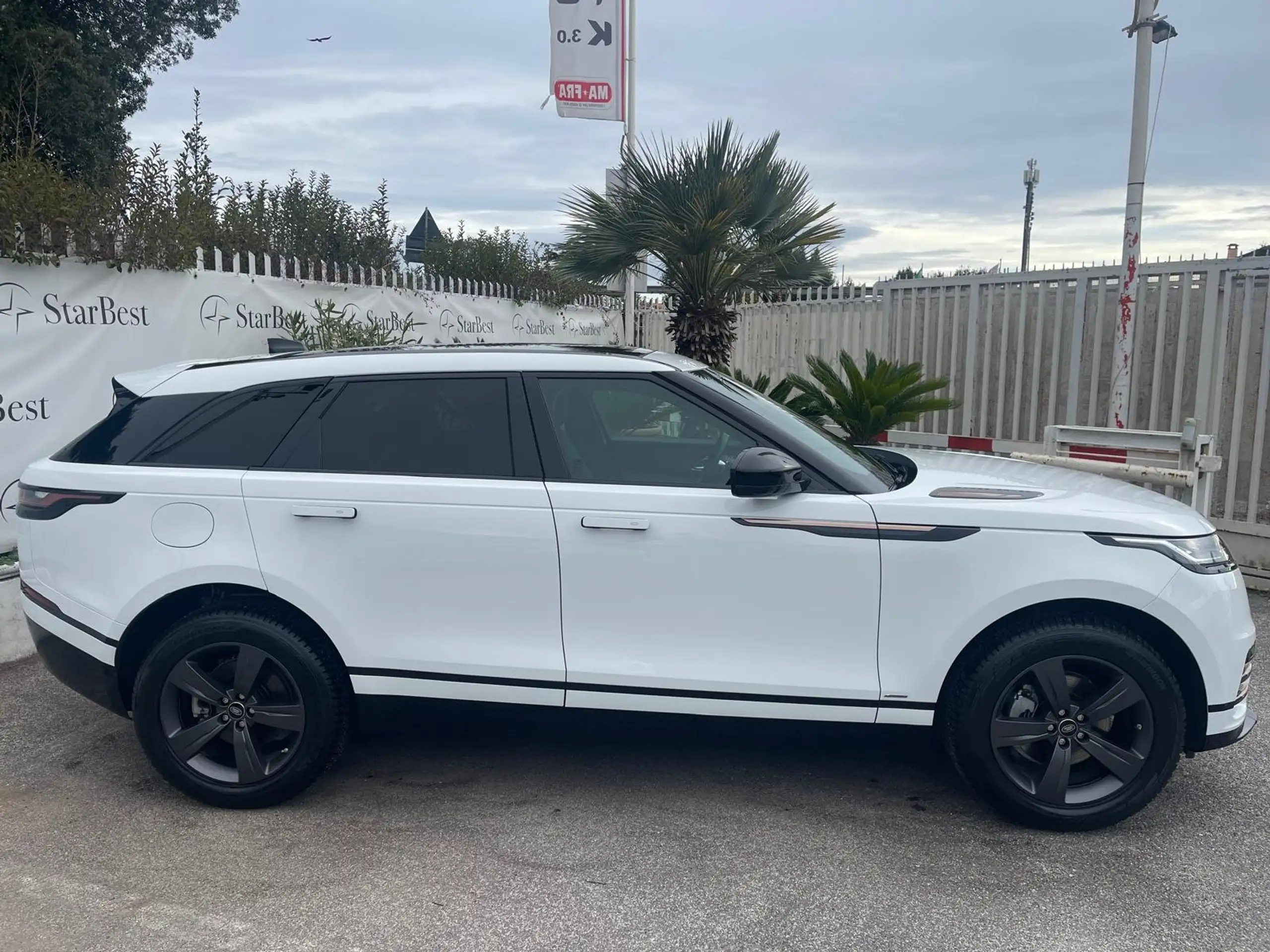 Land Rover - Range Rover Velar