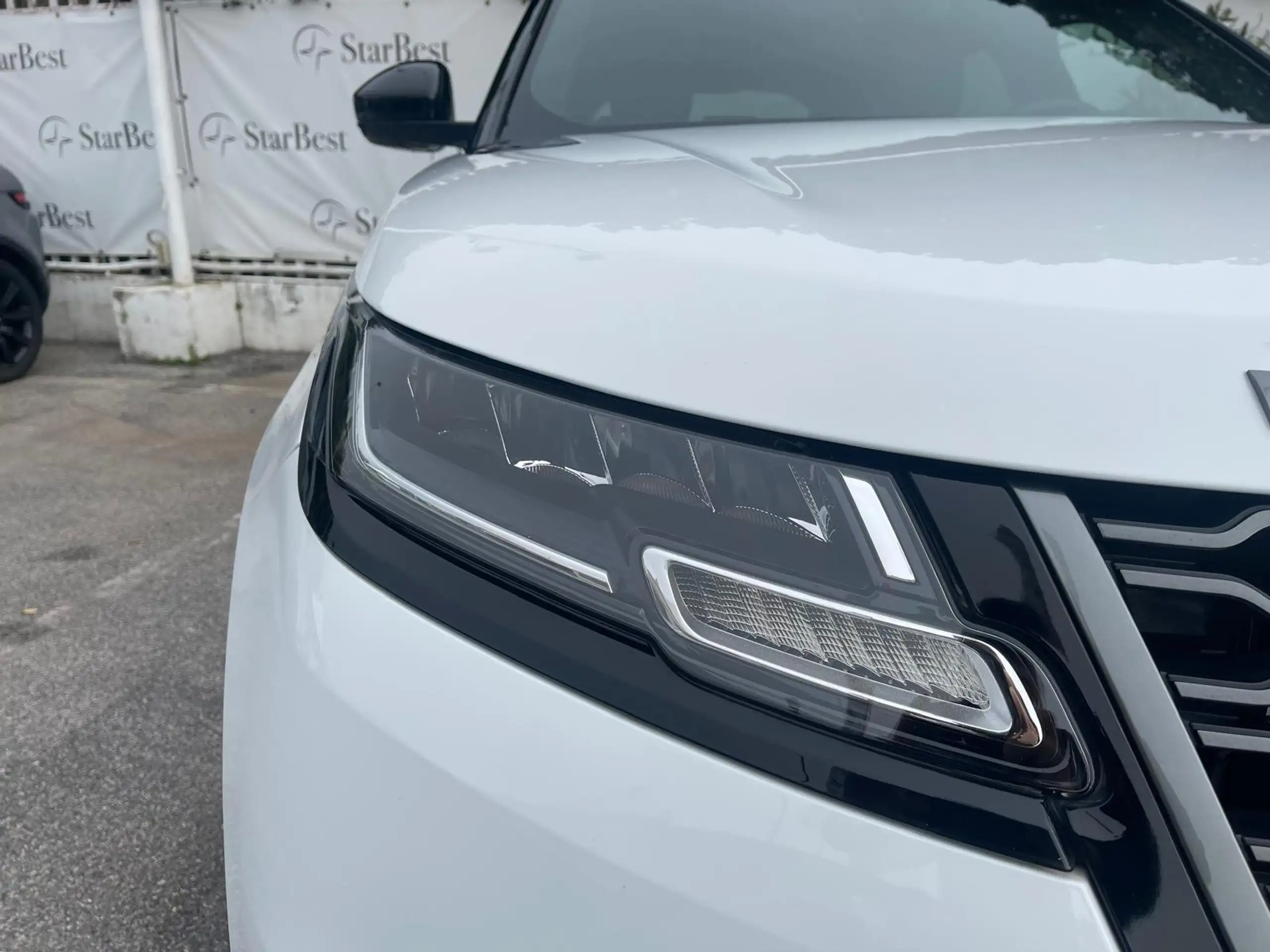 Land Rover - Range Rover Velar