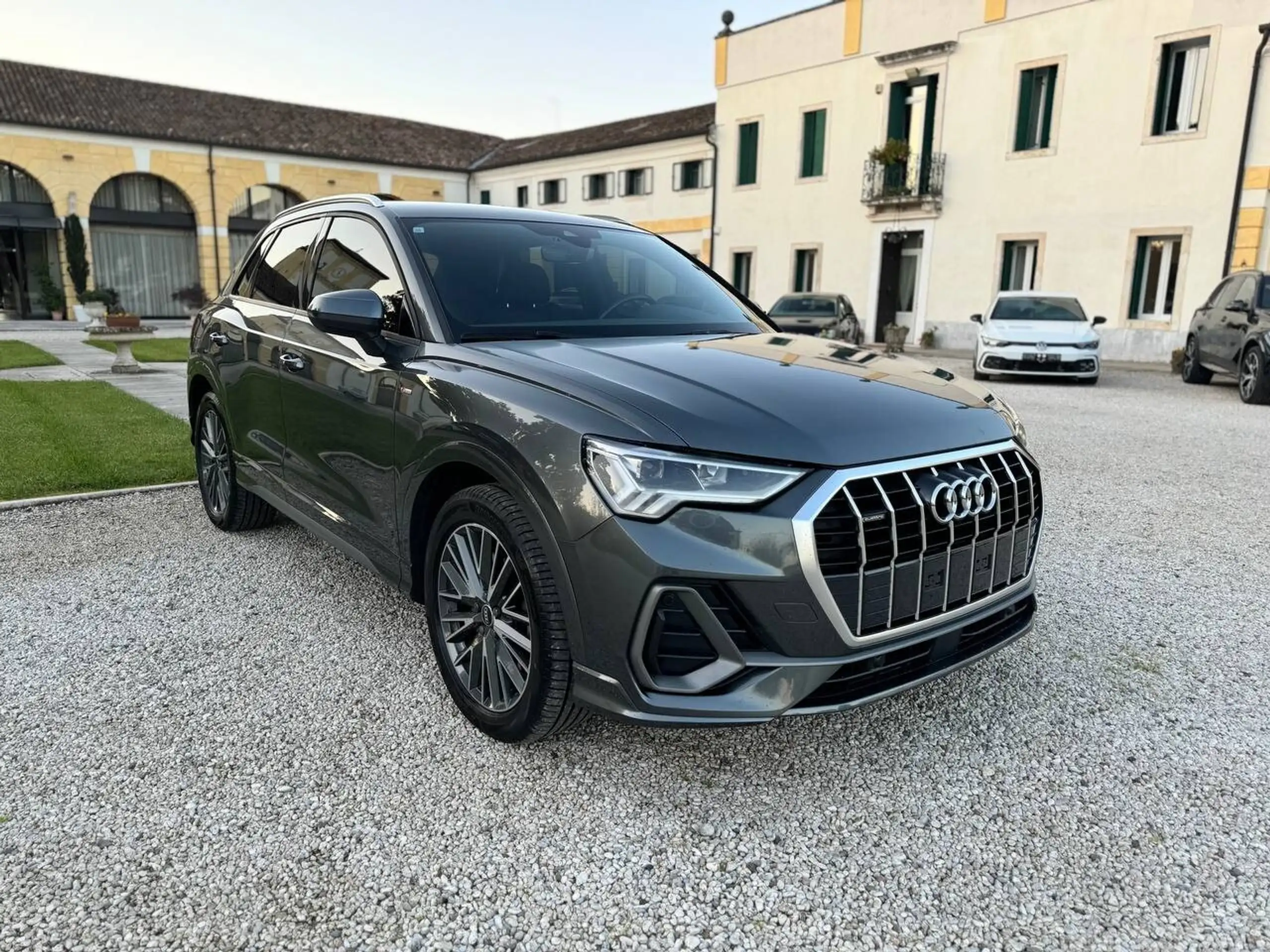 Audi - Q3