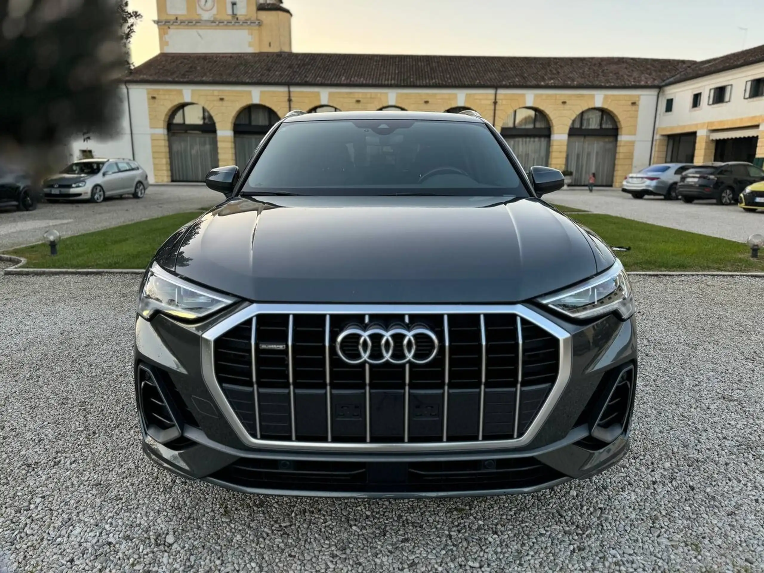 Audi - Q3