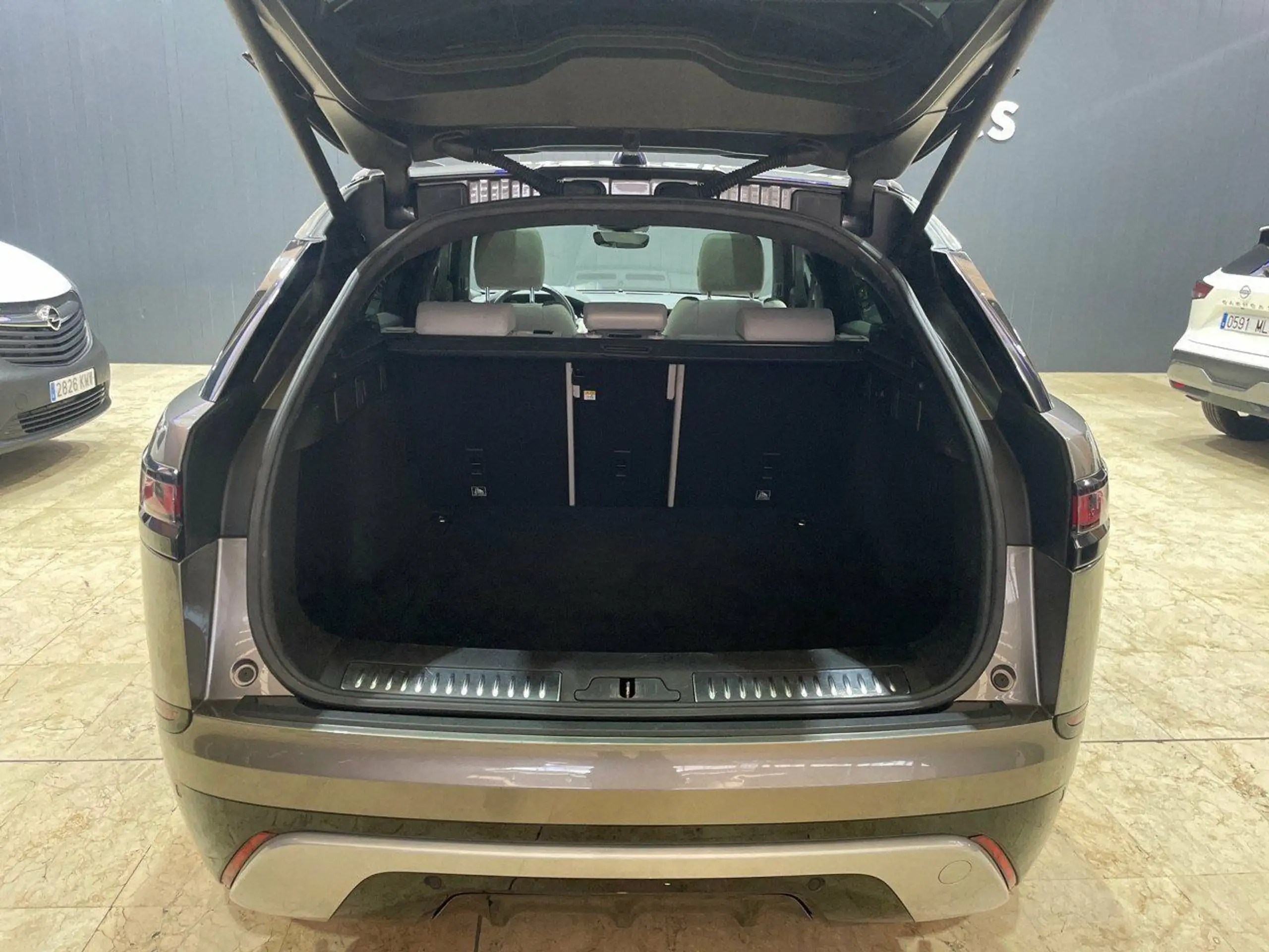 Land Rover - Range Rover Velar