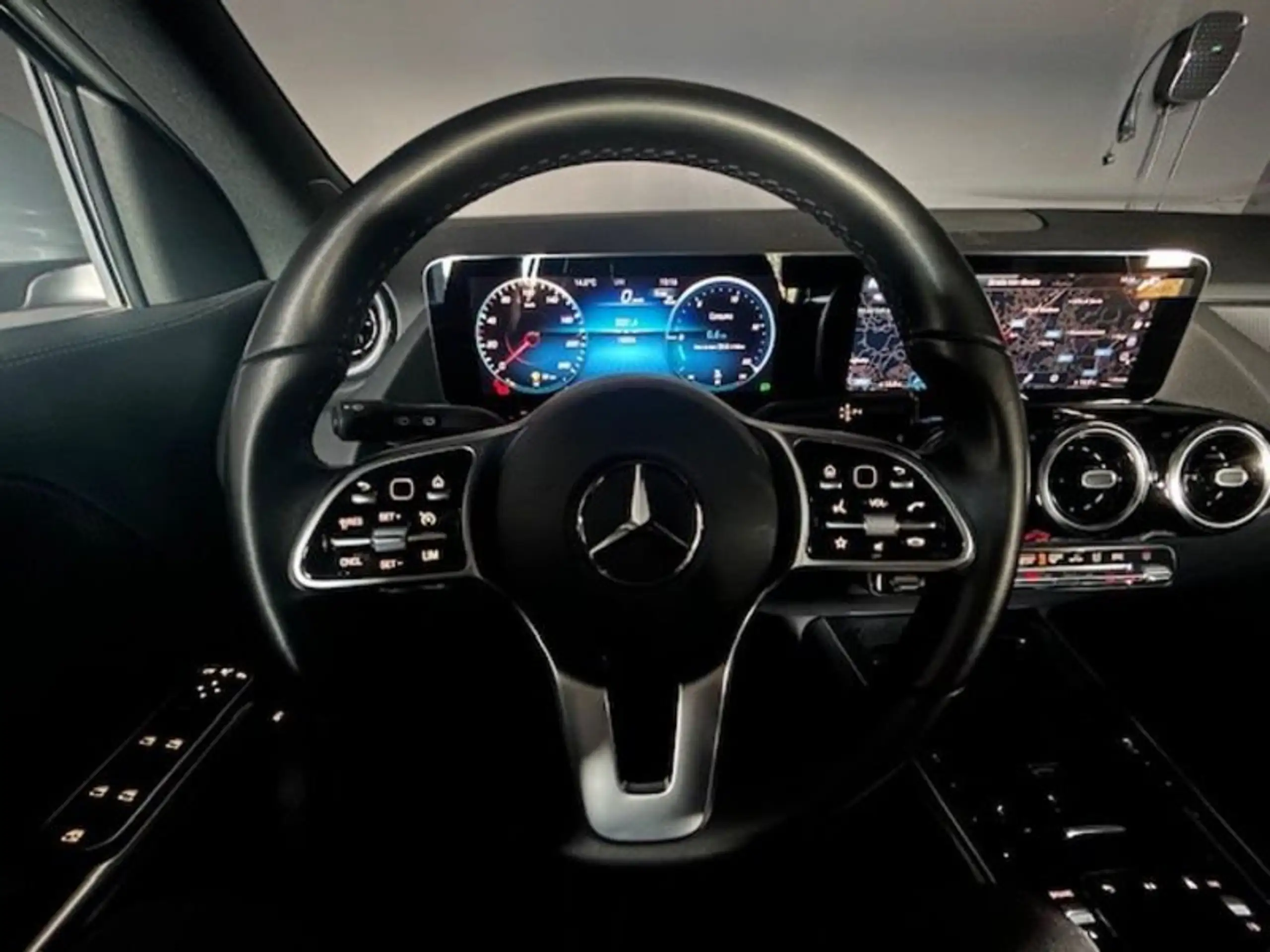 Mercedes-Benz - GLA 200