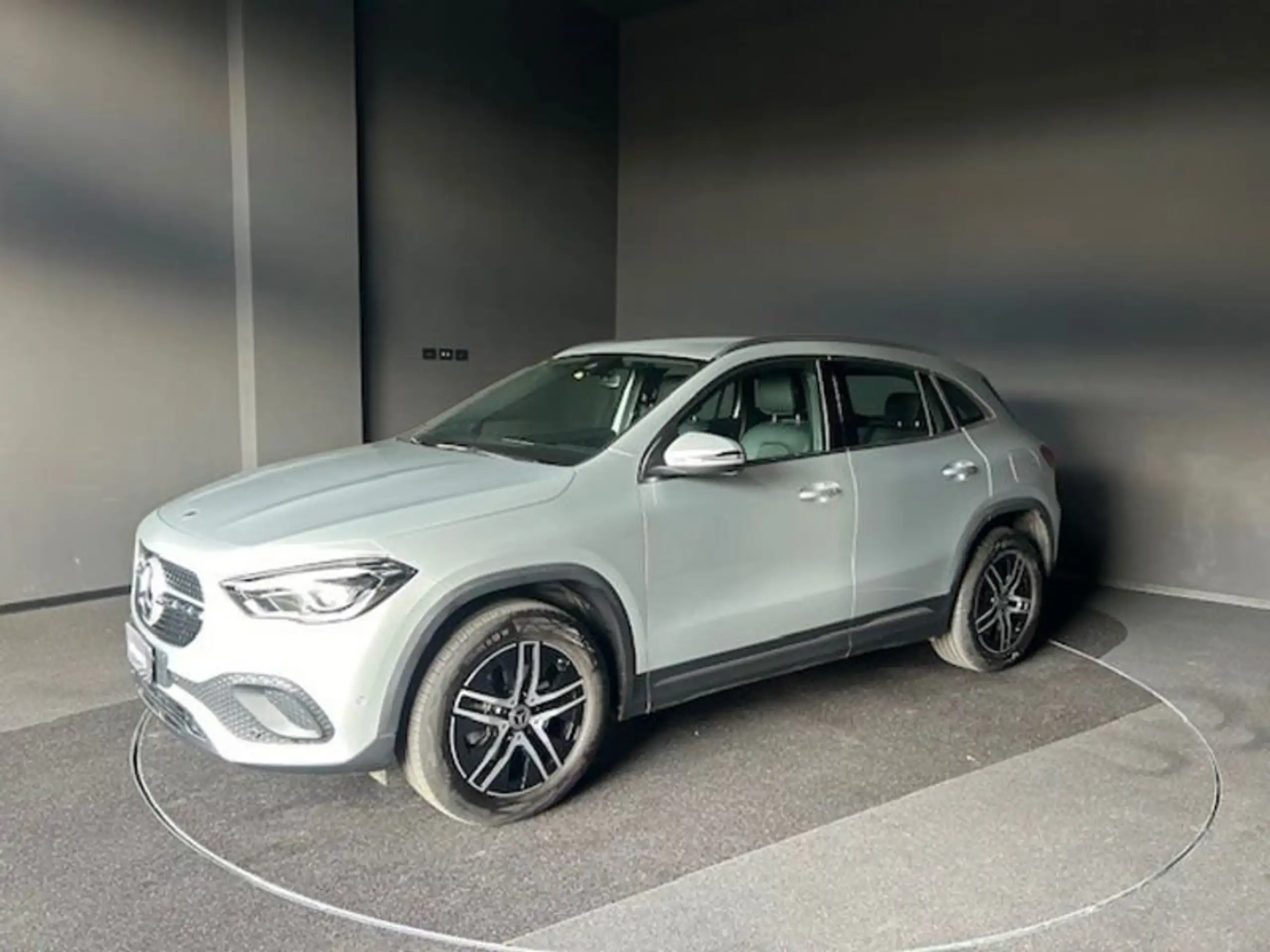 Mercedes-Benz - GLA 200