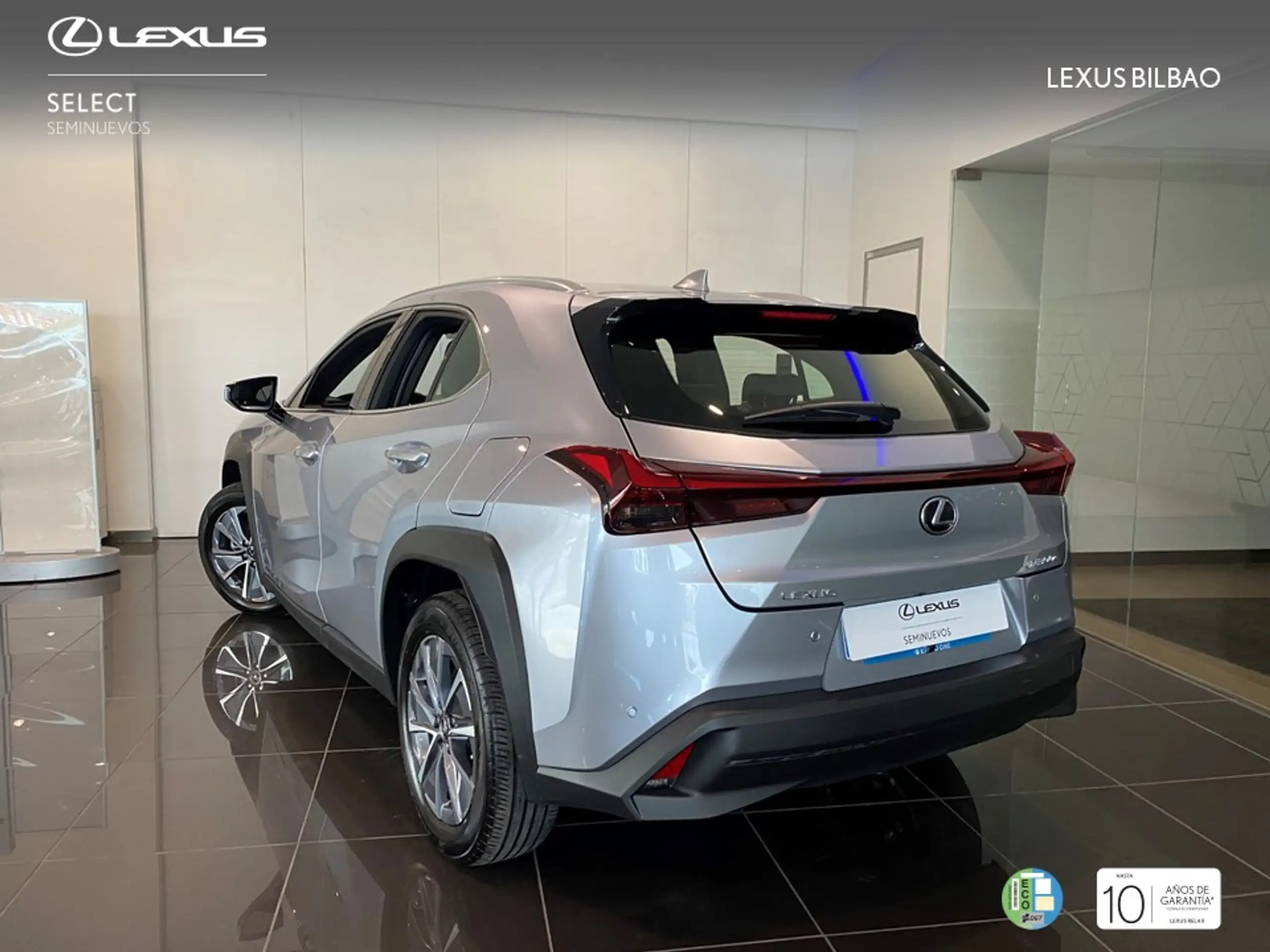 Lexus - UX 300e