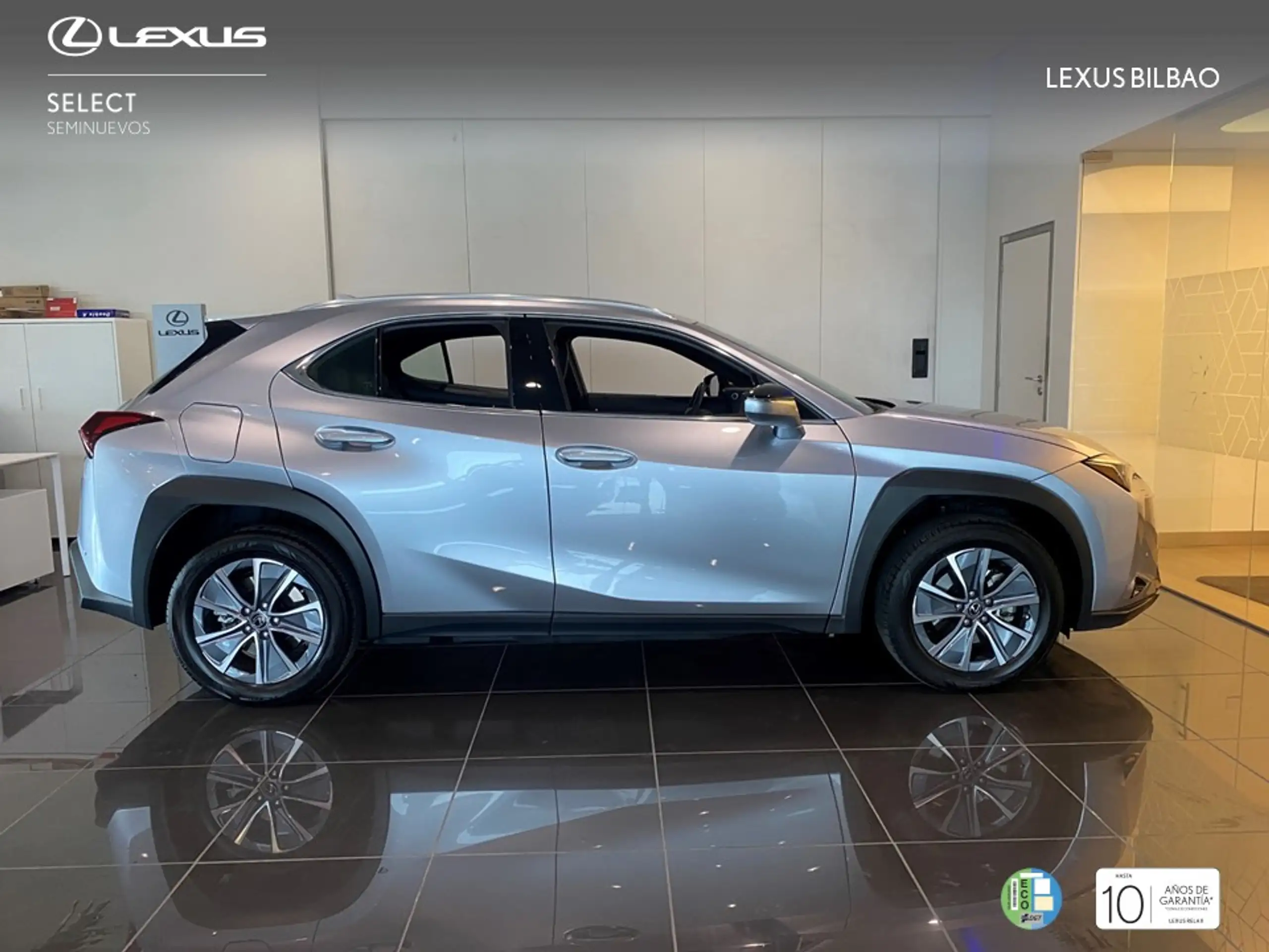 Lexus - UX 300e