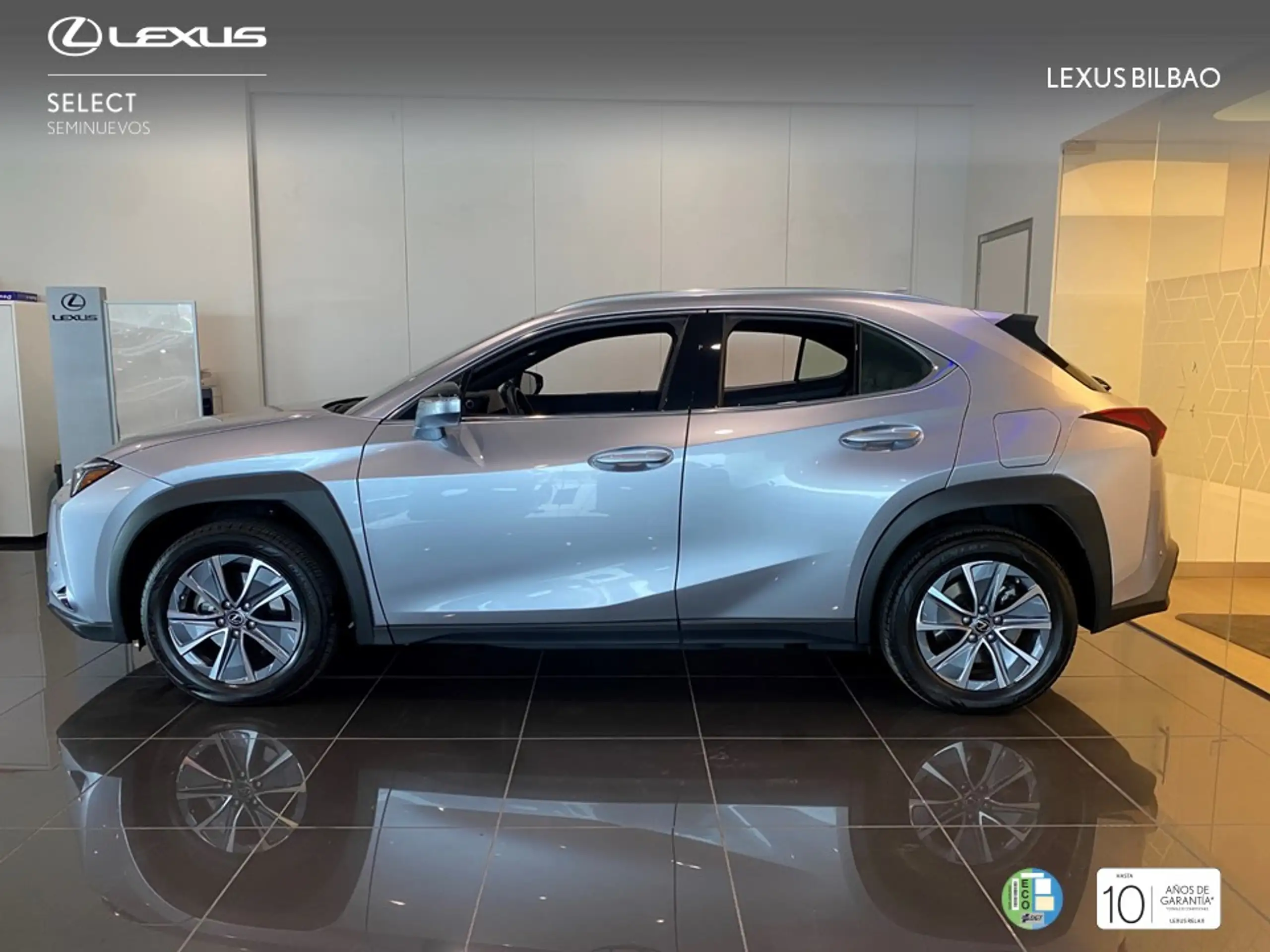 Lexus - UX 300e