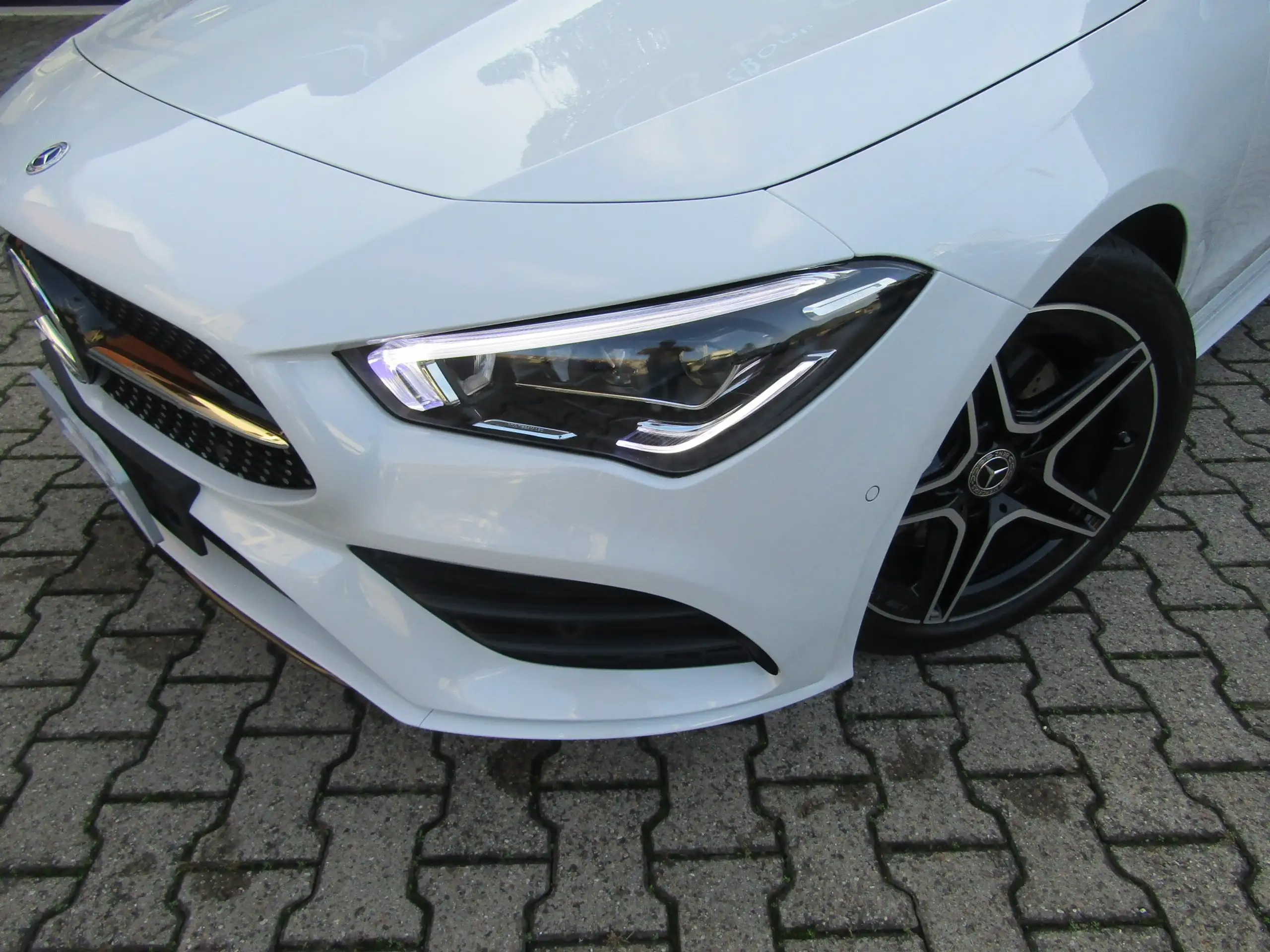 Mercedes-Benz - CLA 200