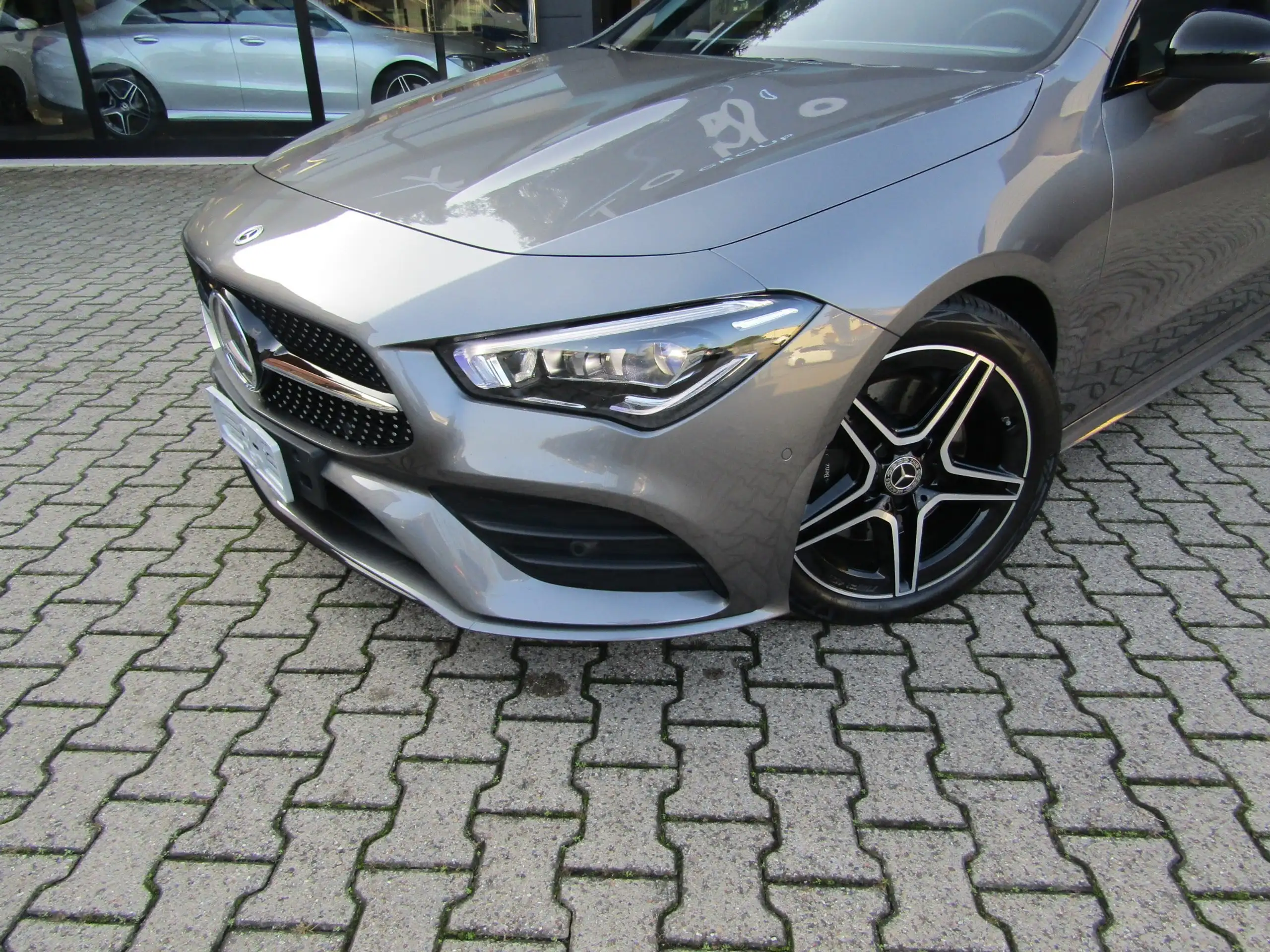 Mercedes-Benz - CLA 200