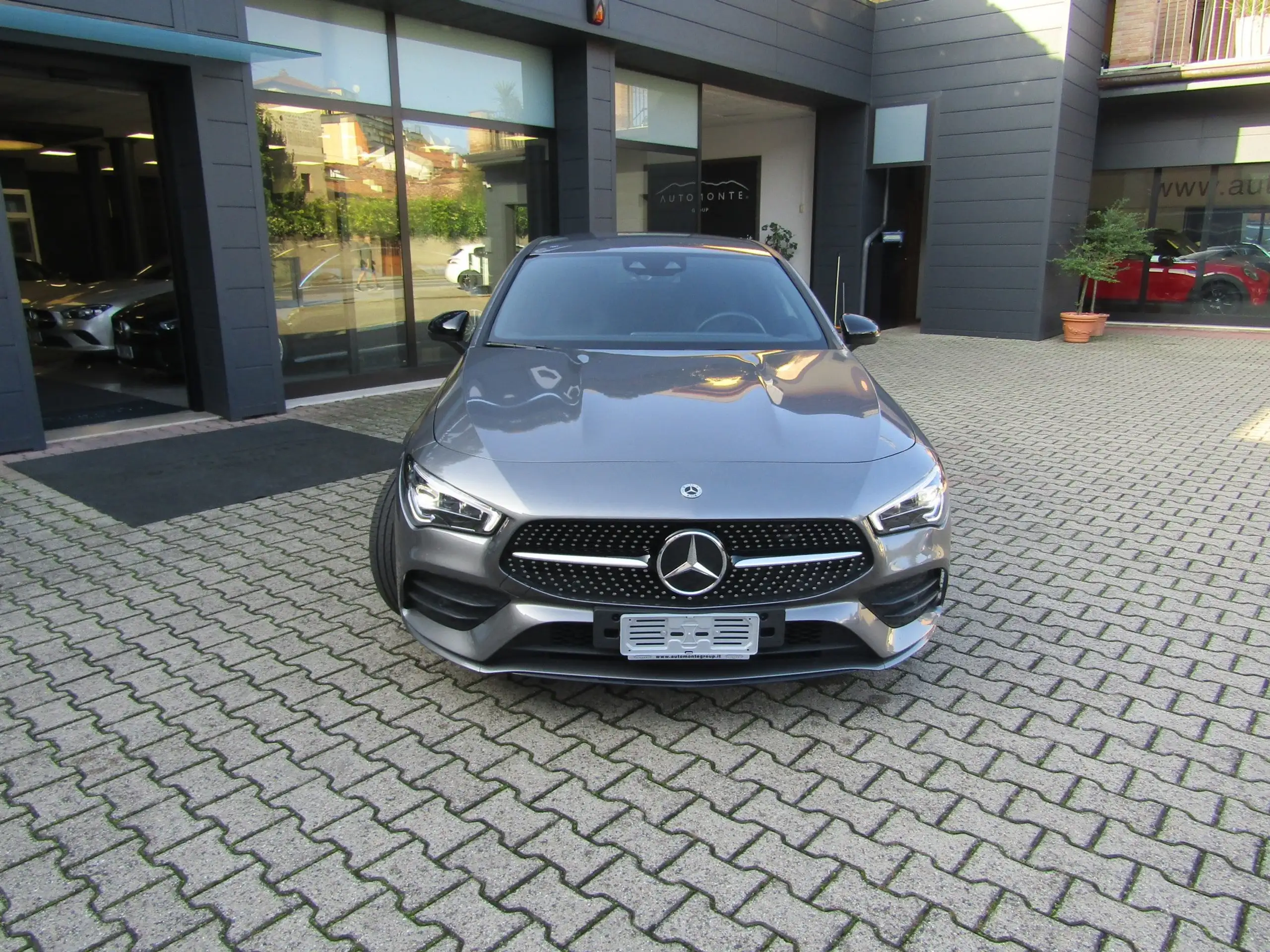 Mercedes-Benz - CLA 200