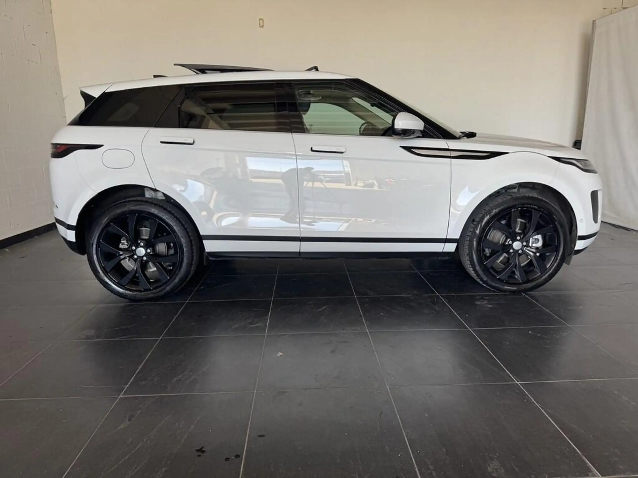 Land Rover - Range Rover Evoque