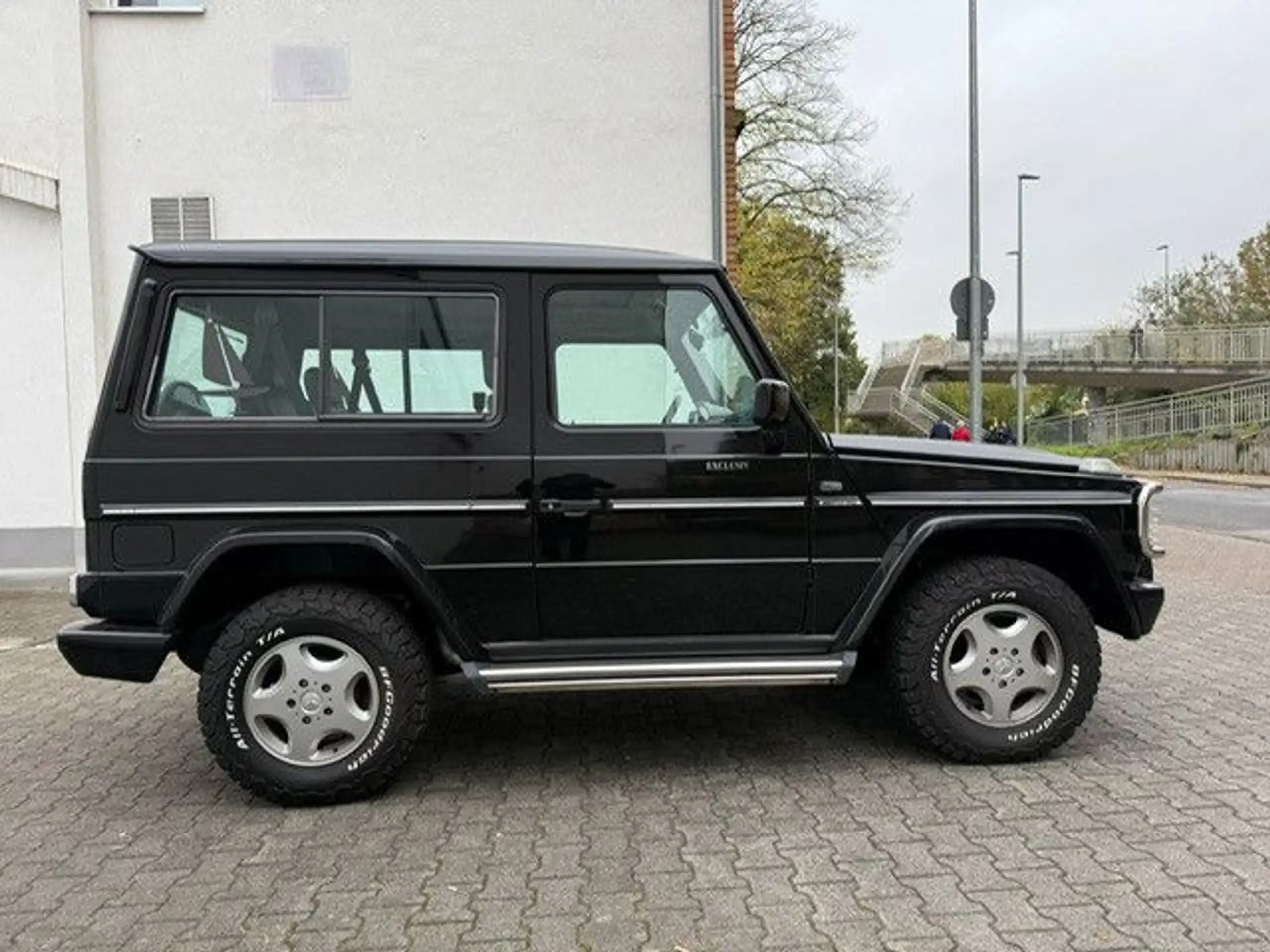 Mercedes-Benz - G 320