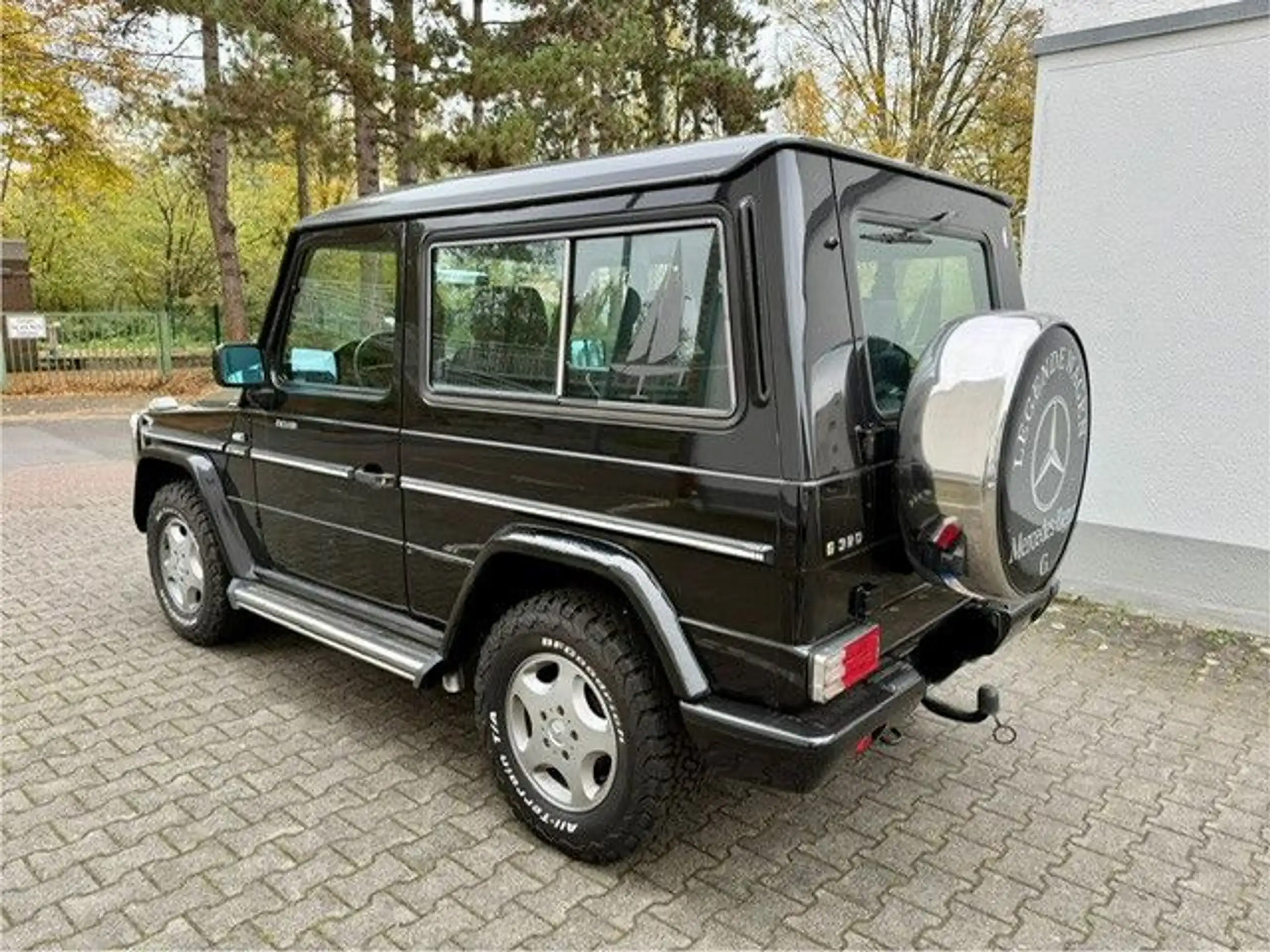 Mercedes-Benz - G 320