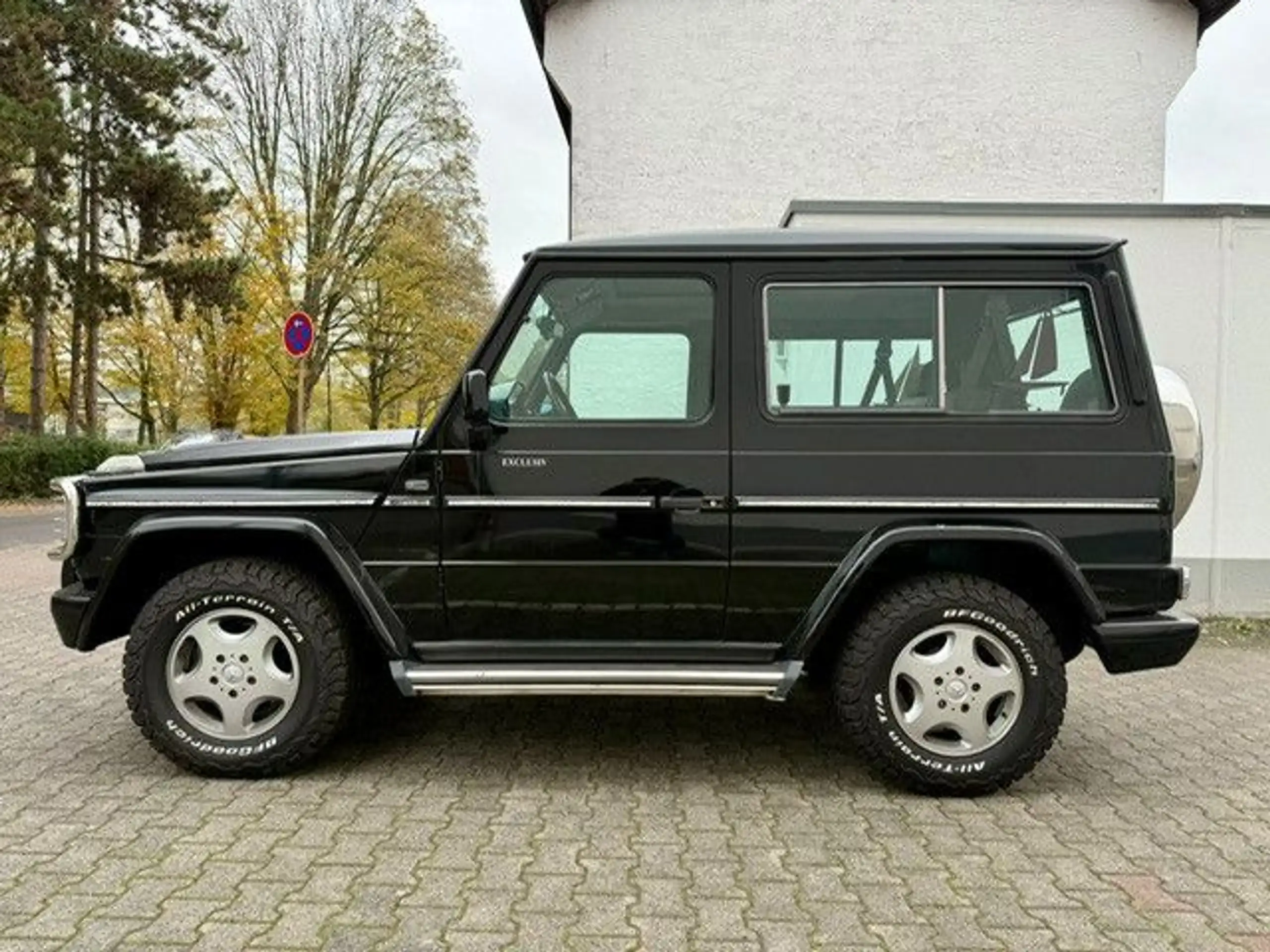 Mercedes-Benz - G 320