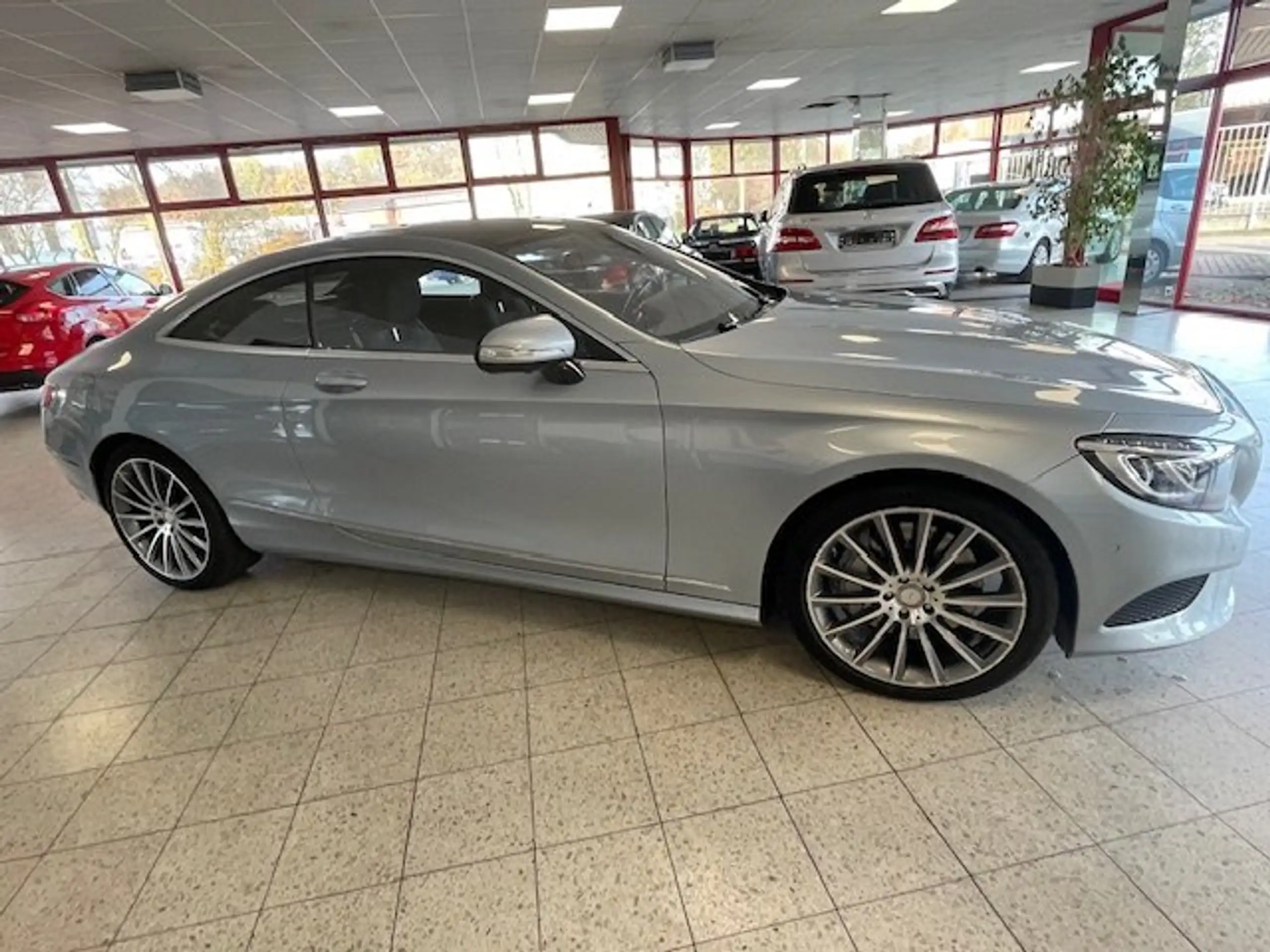 Mercedes-Benz - S 500