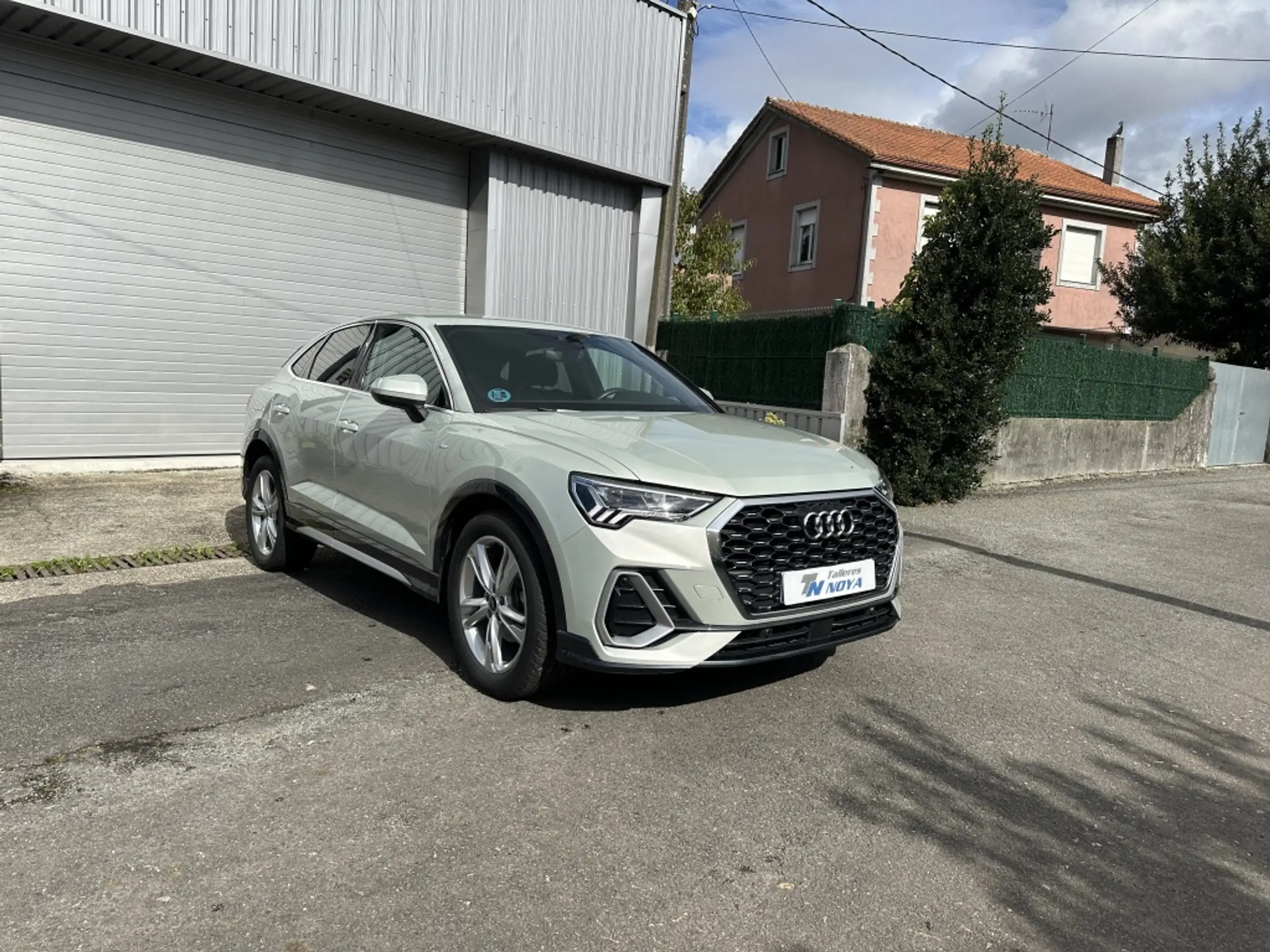 Audi - Q3