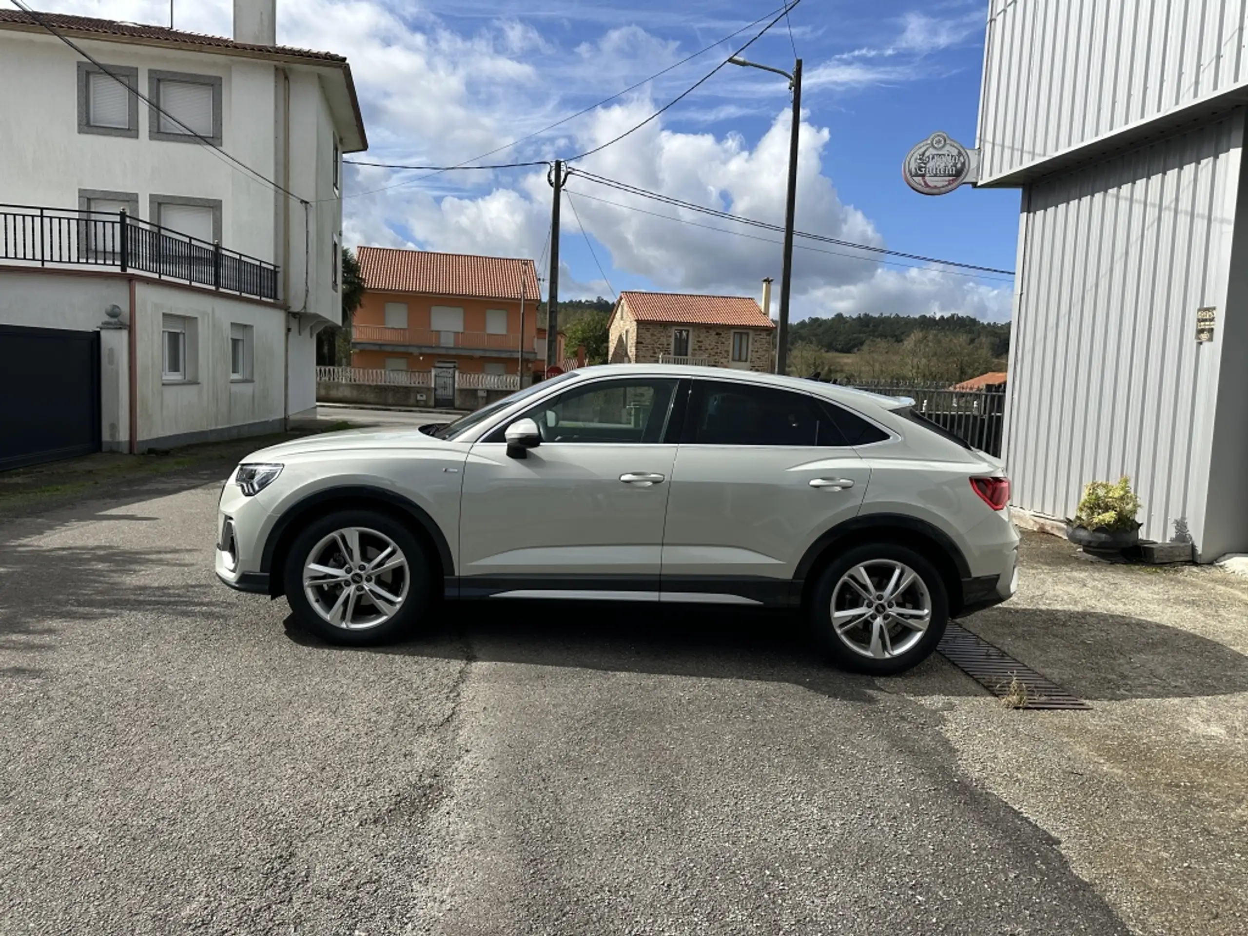 Audi - Q3