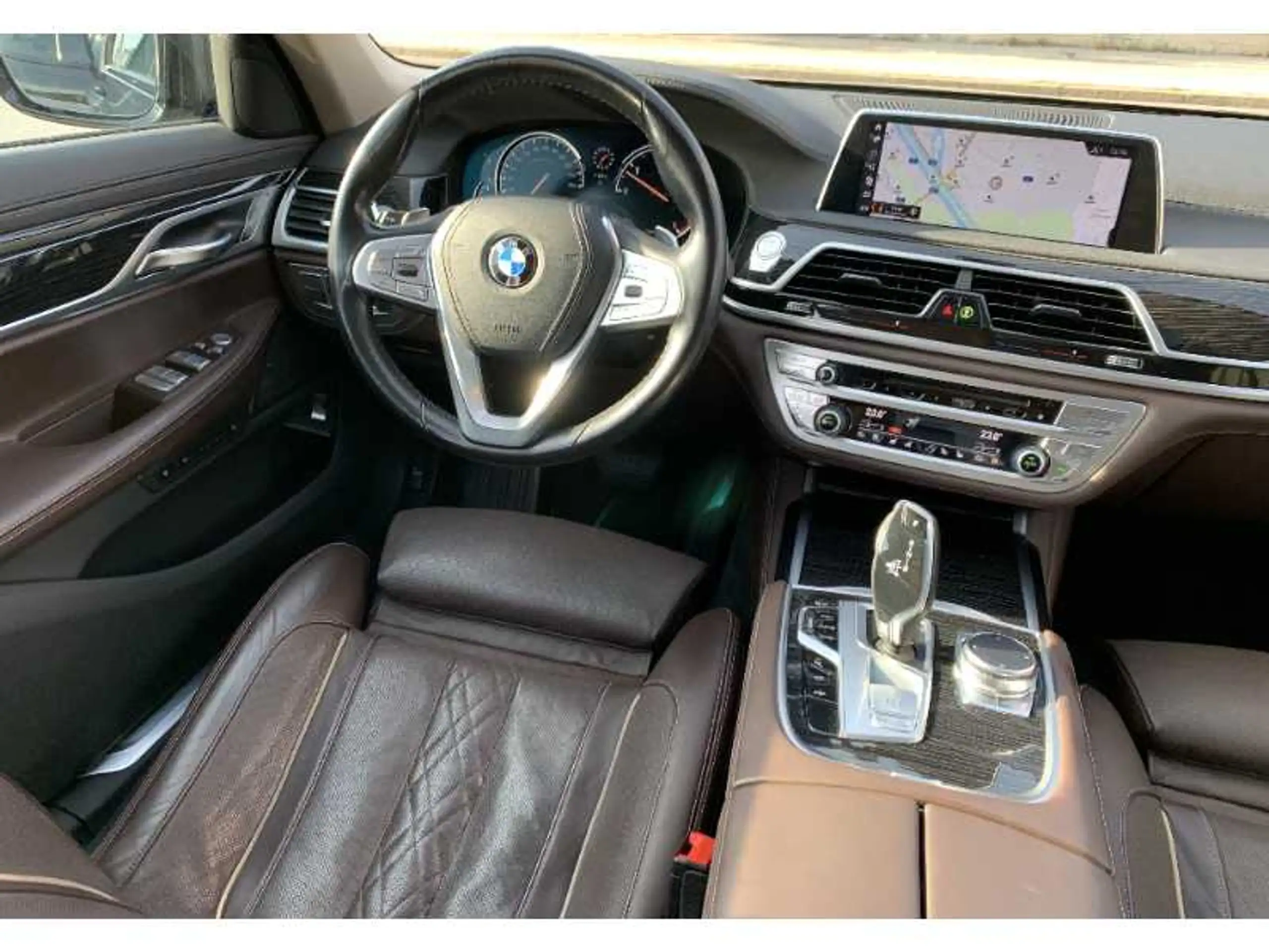 BMW - 740