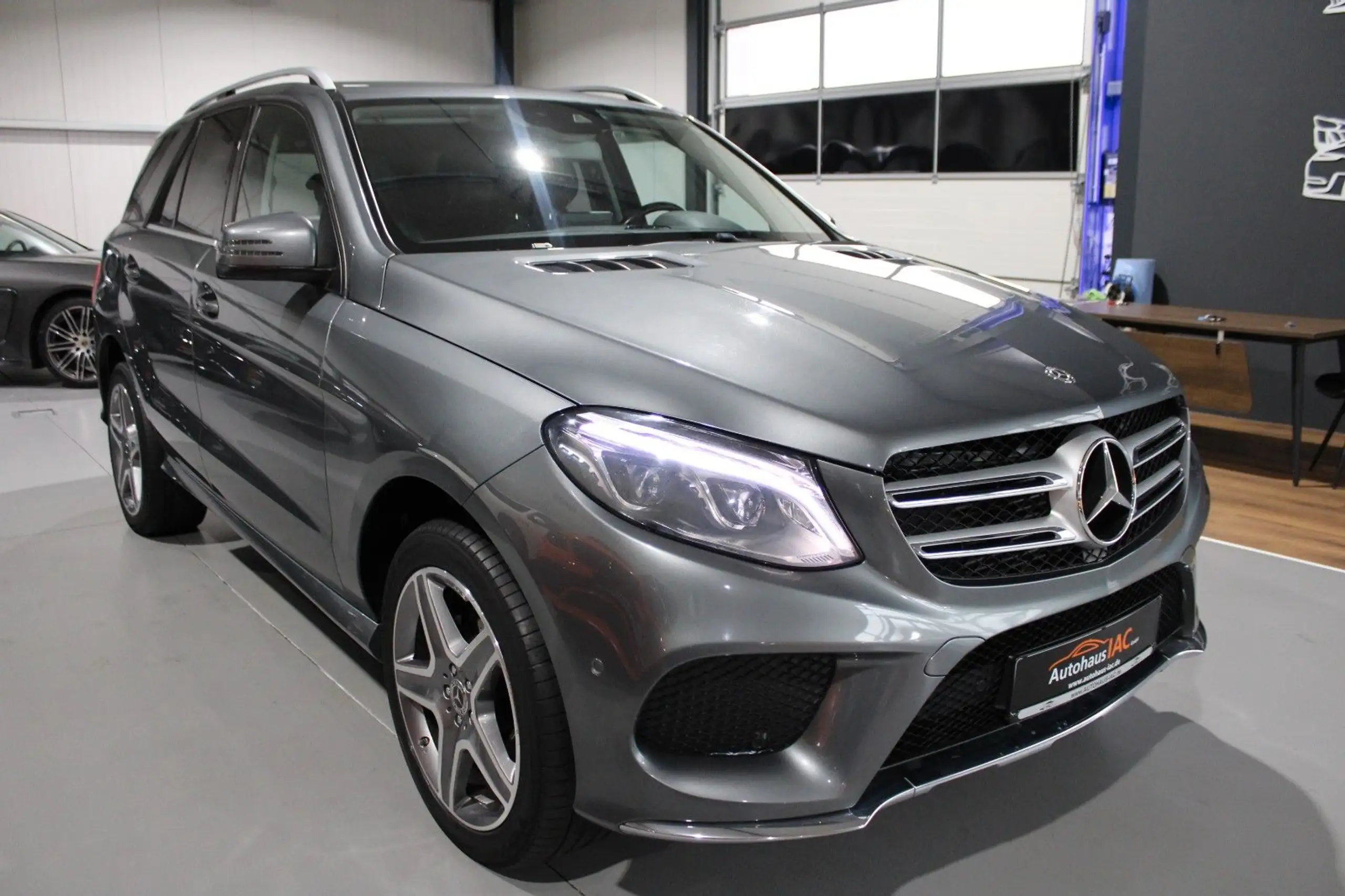 Mercedes-Benz - GLE 350