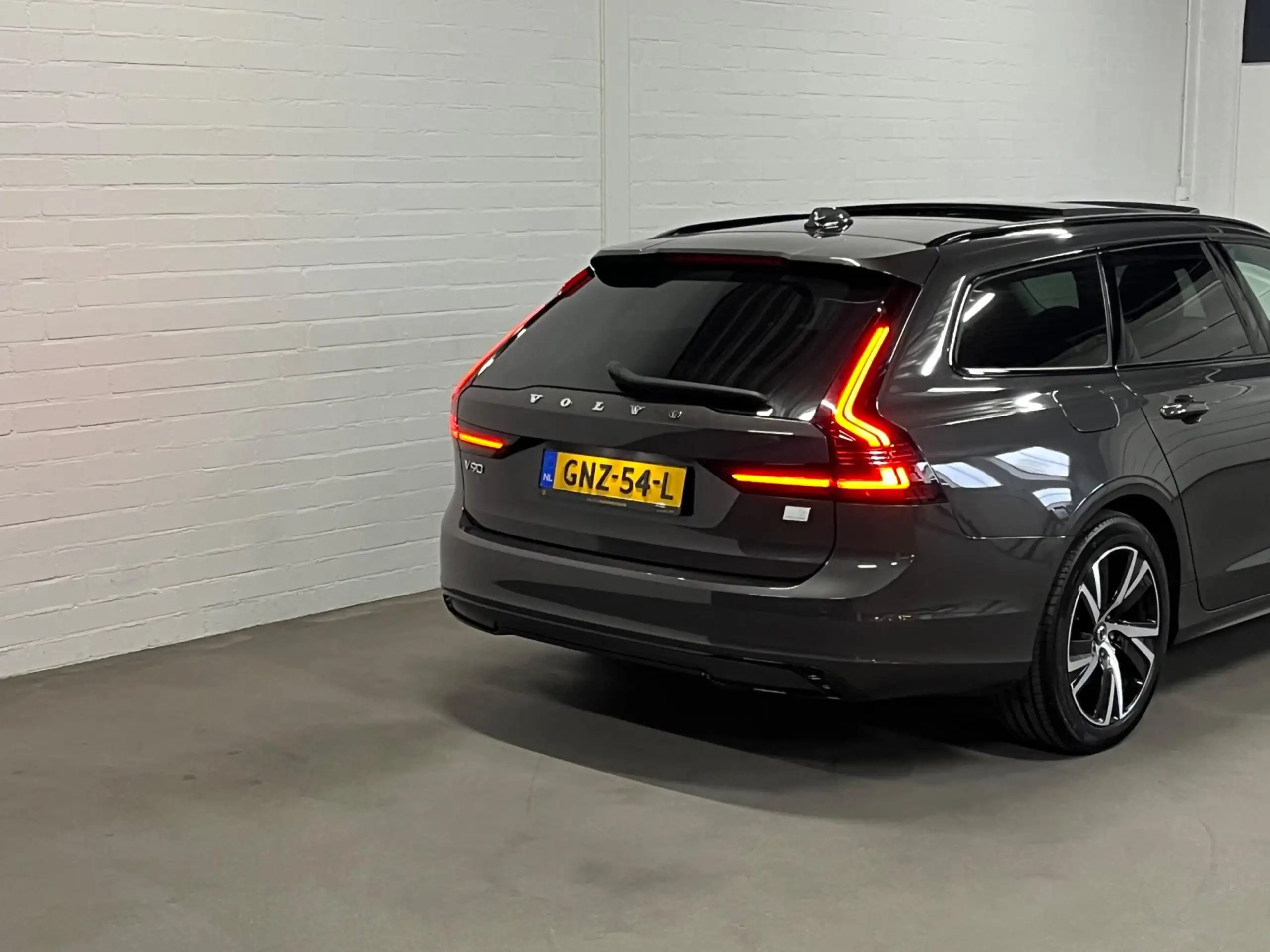 Volvo - V90