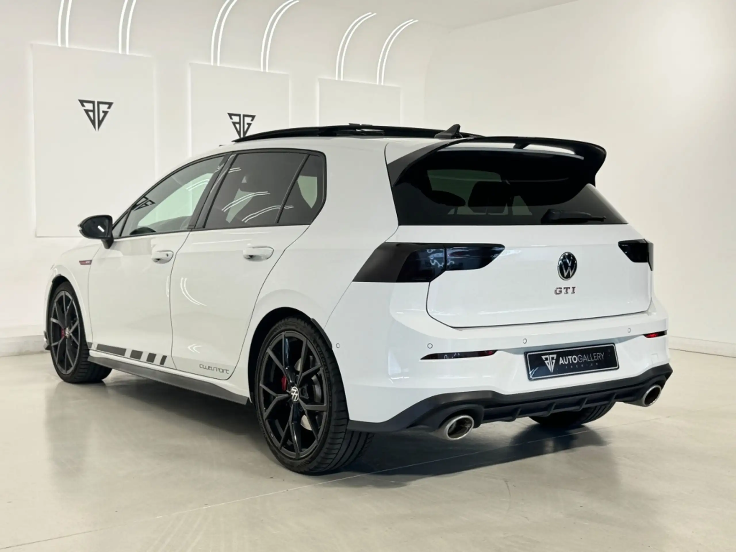 Volkswagen - Golf GTI