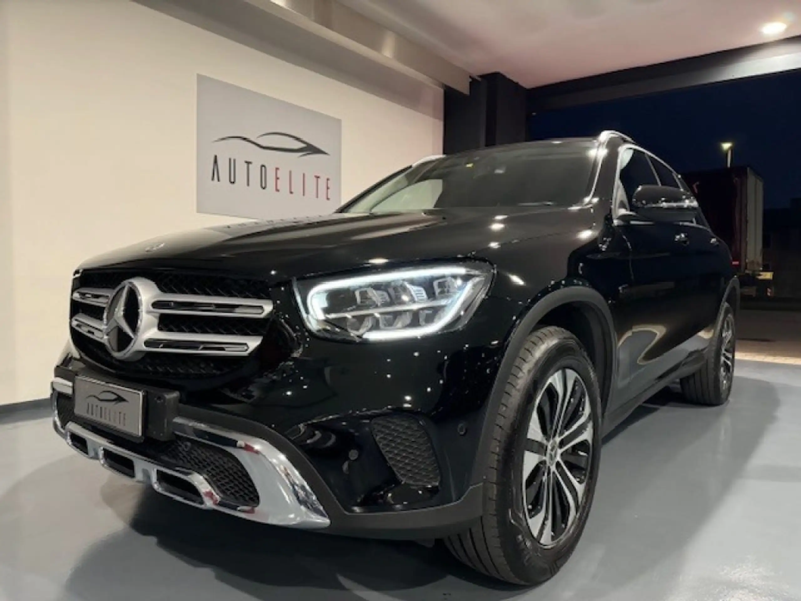 Mercedes-Benz - GLC 300