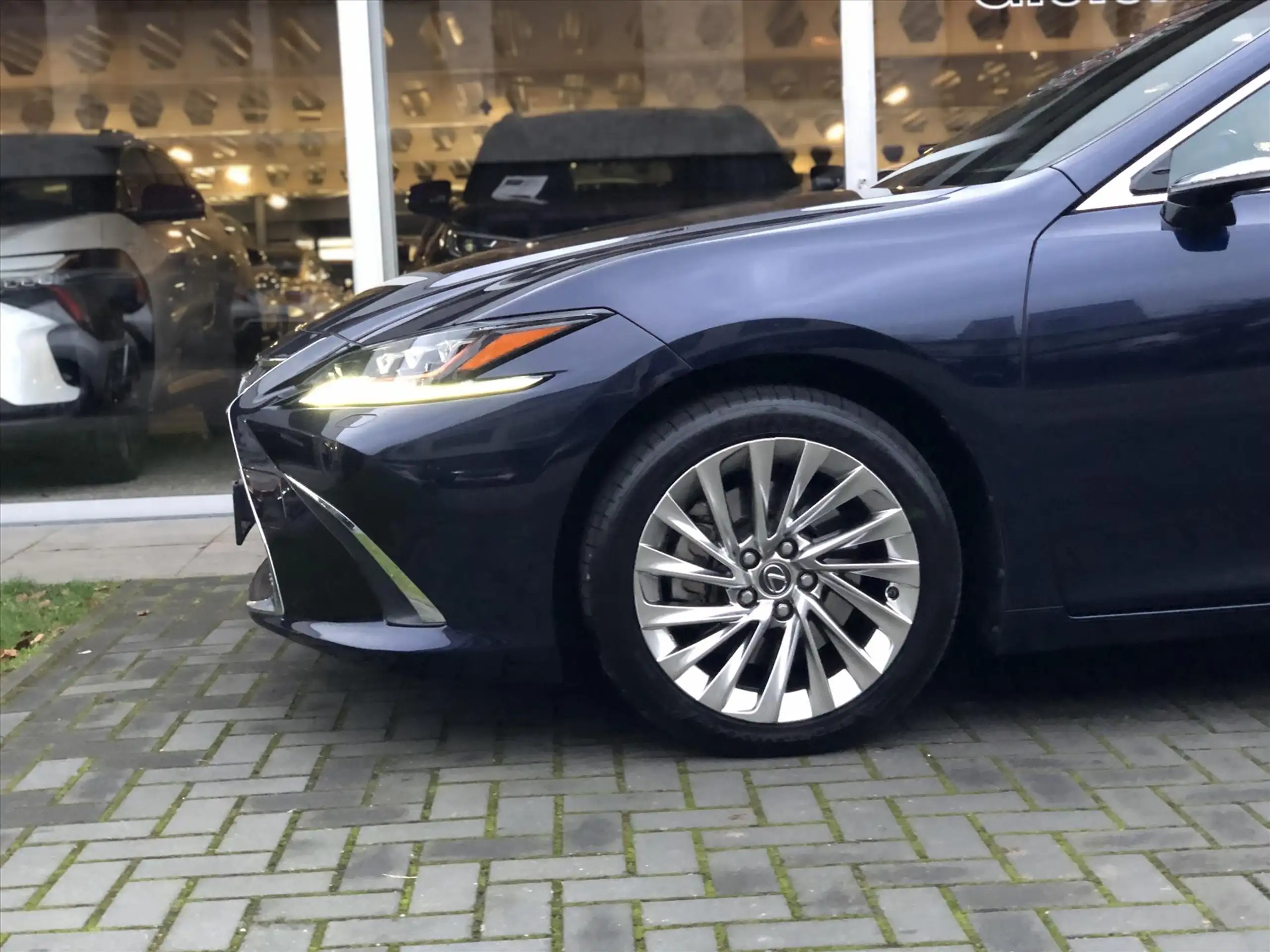 Lexus - ES 300