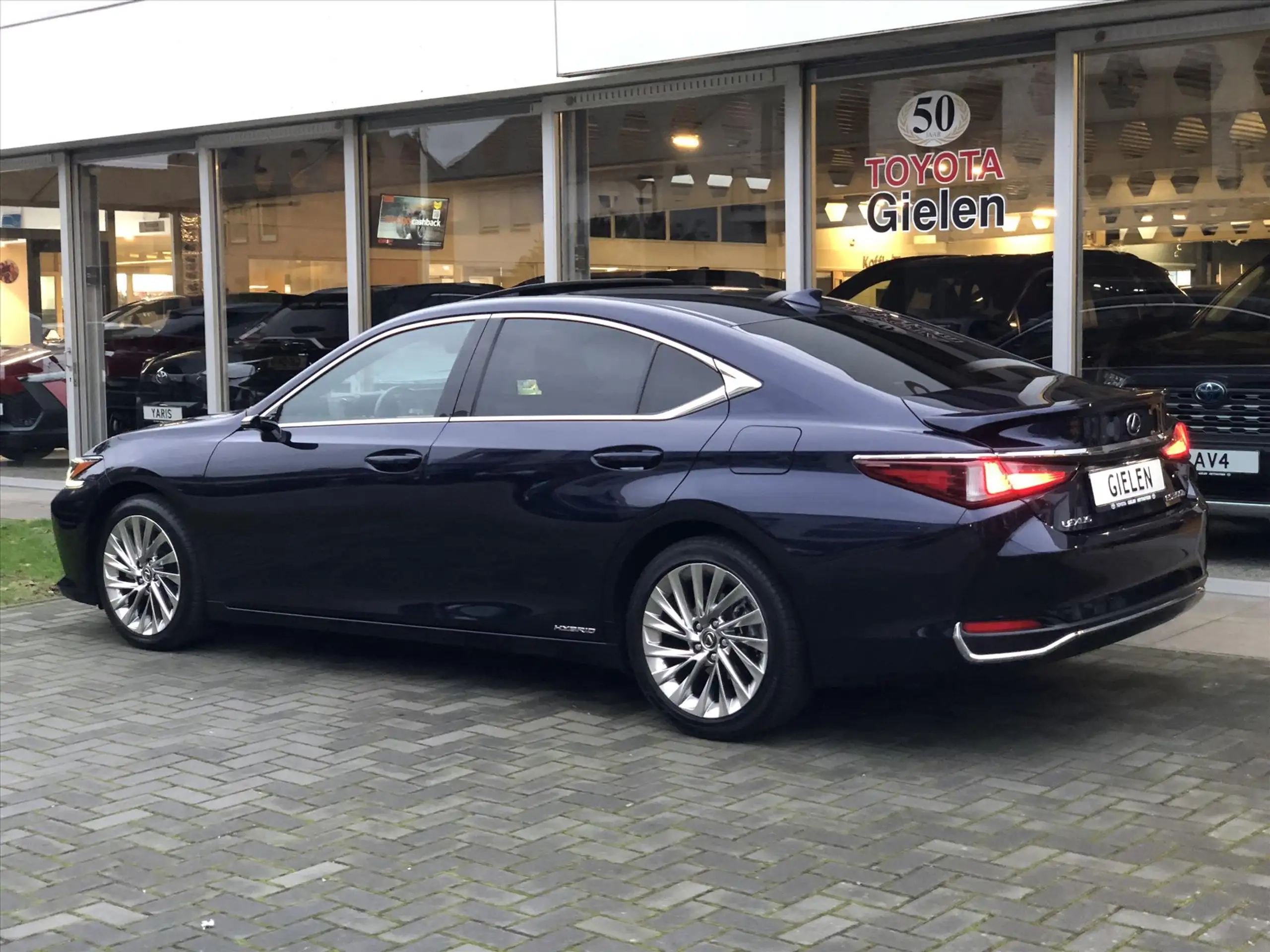 Lexus - ES 300