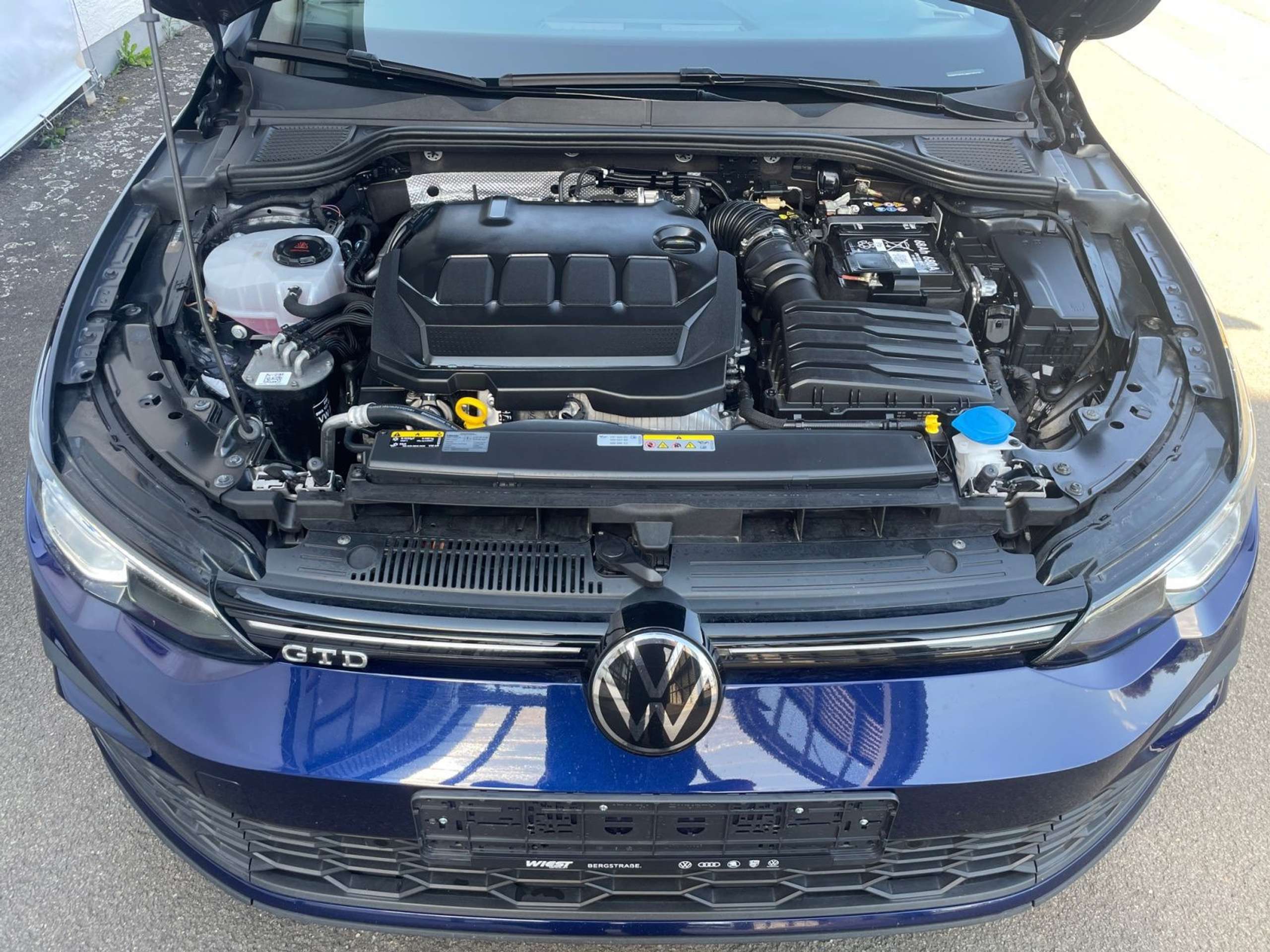 Volkswagen - Golf