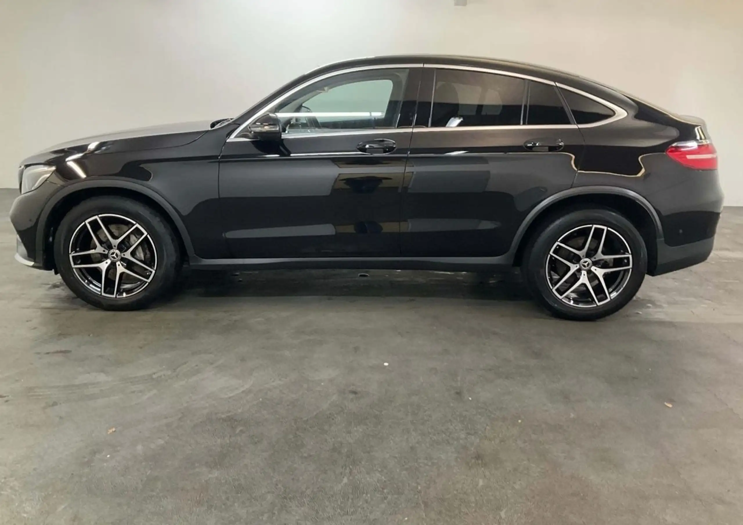 Mercedes-Benz - GLC 350