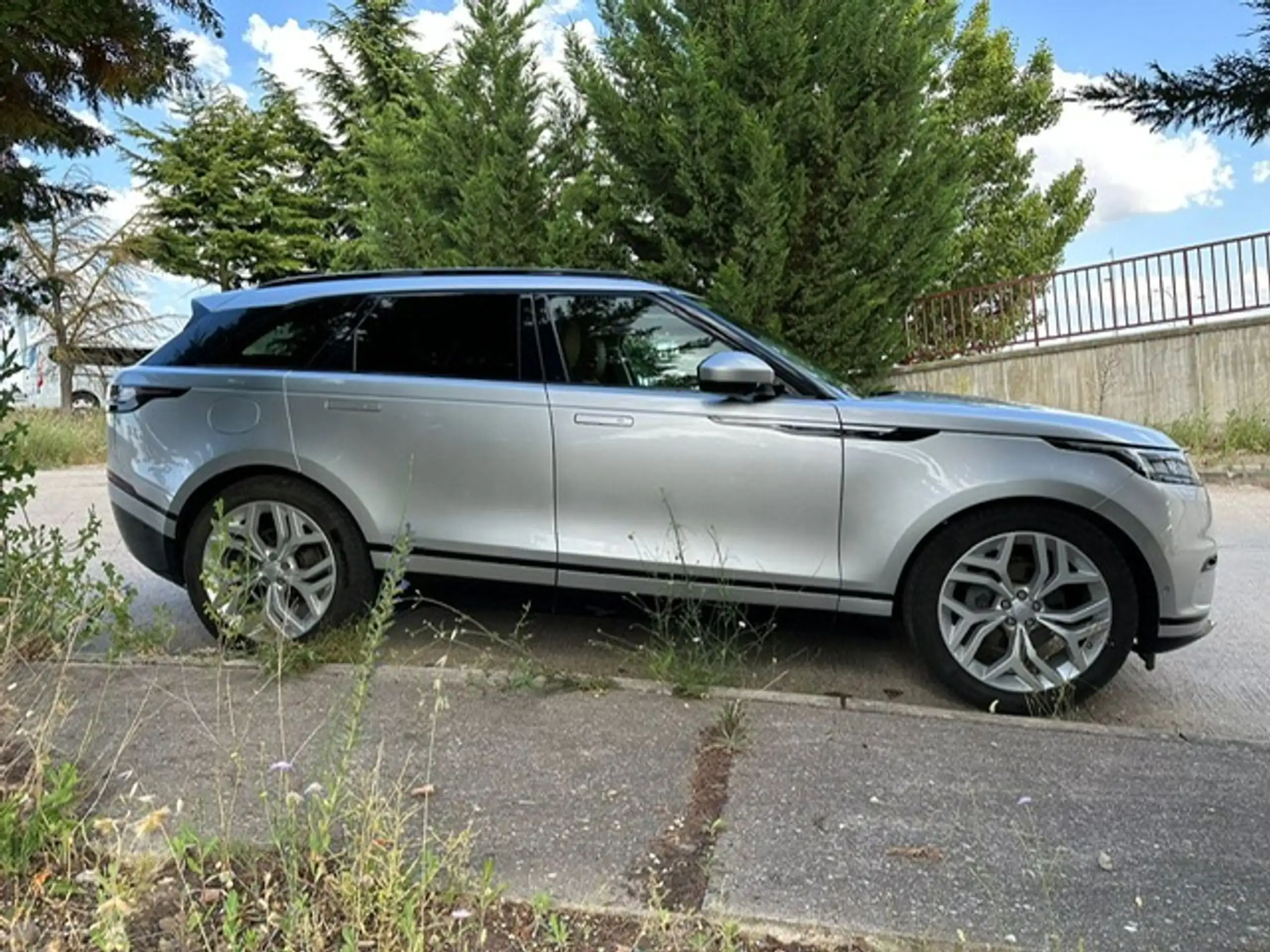 Land Rover - Range Rover Velar