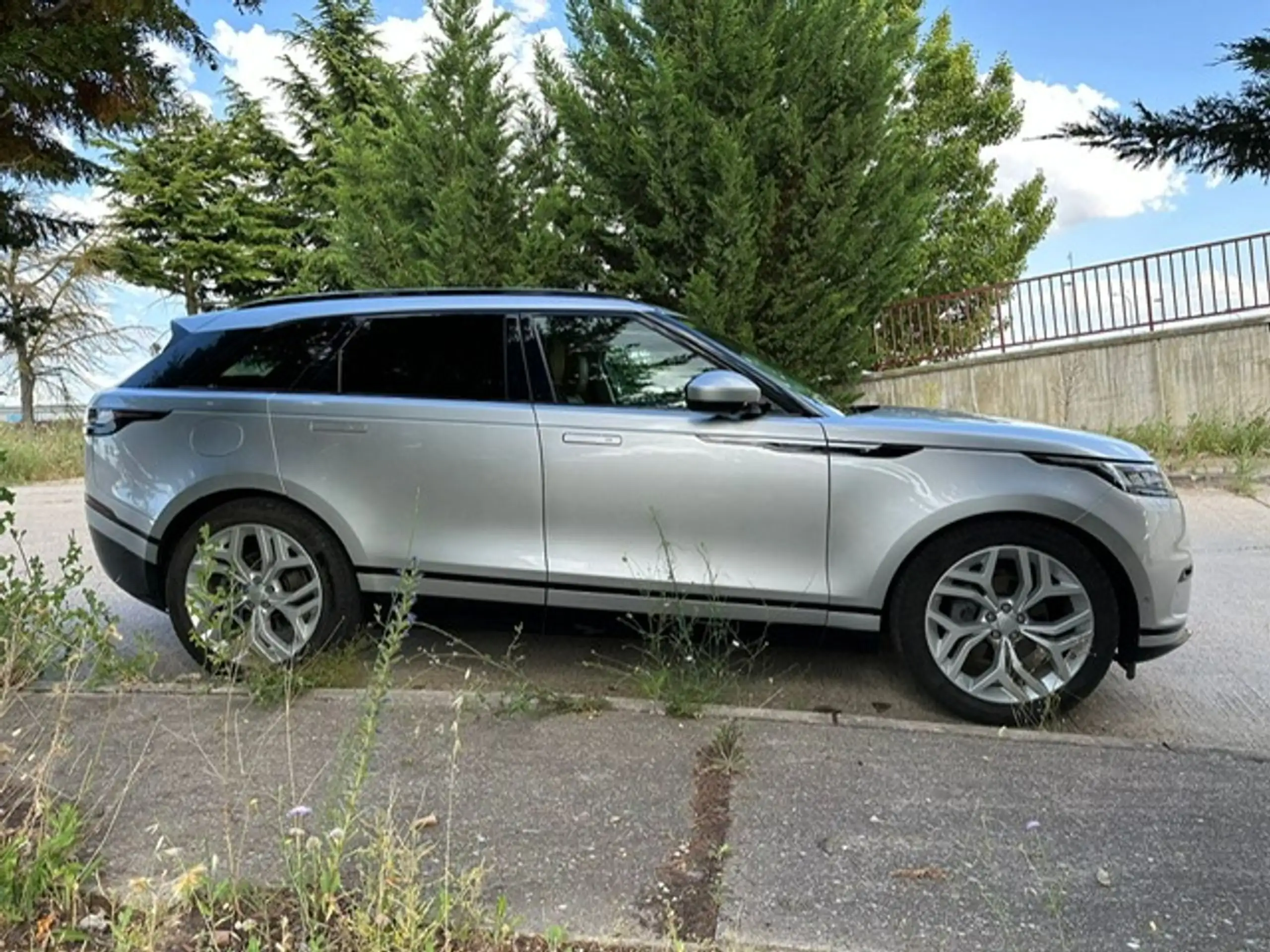 Land Rover - Range Rover Velar