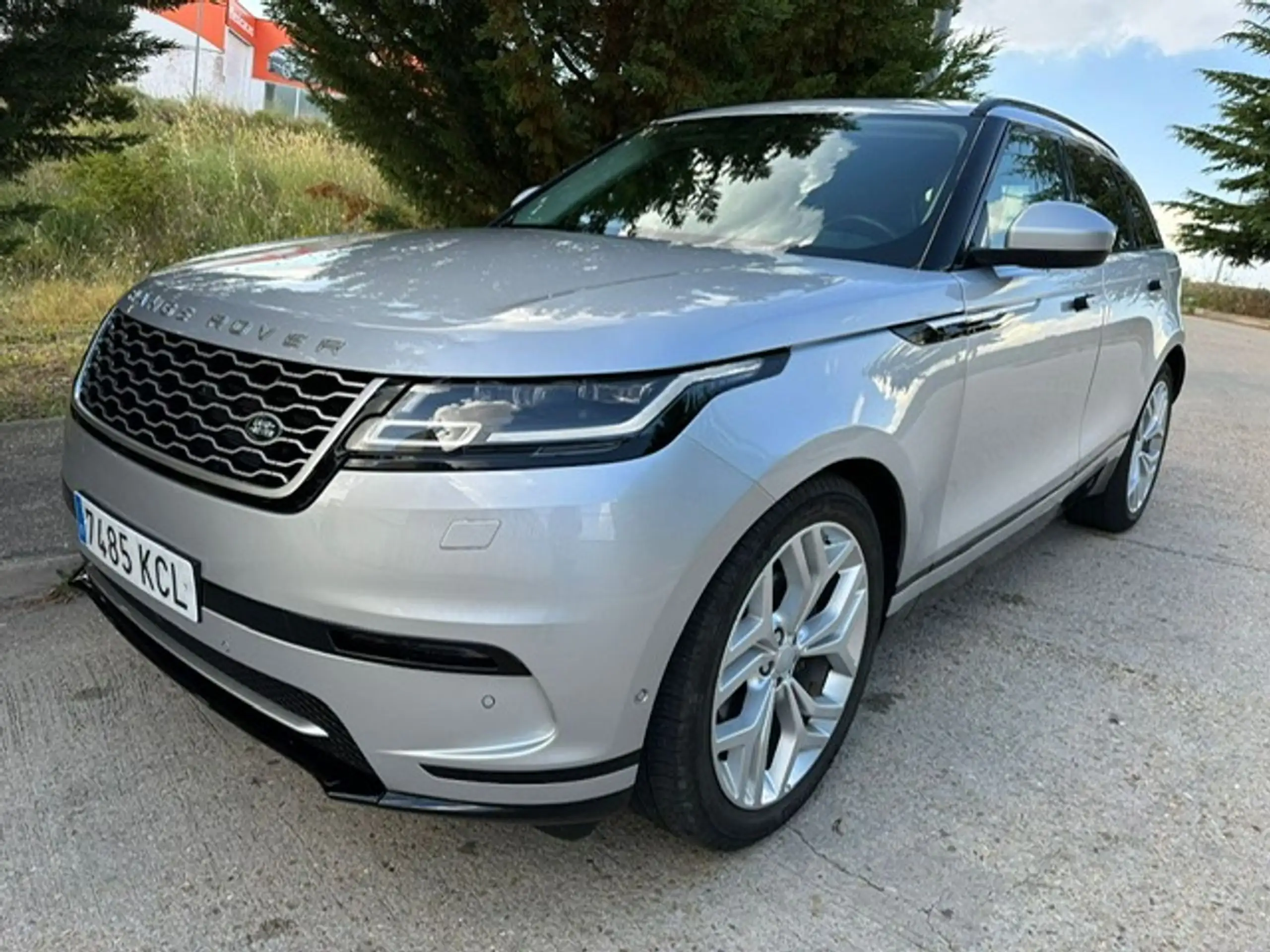 Land Rover - Range Rover Velar