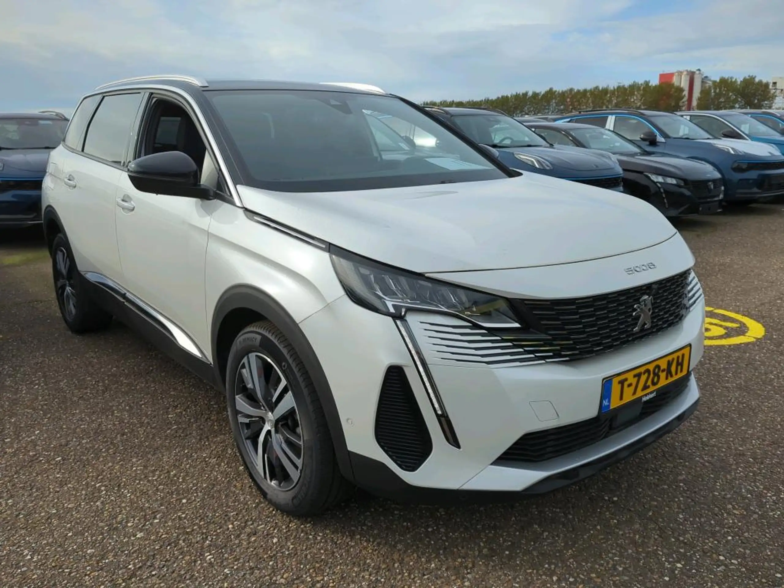 Peugeot - 5008